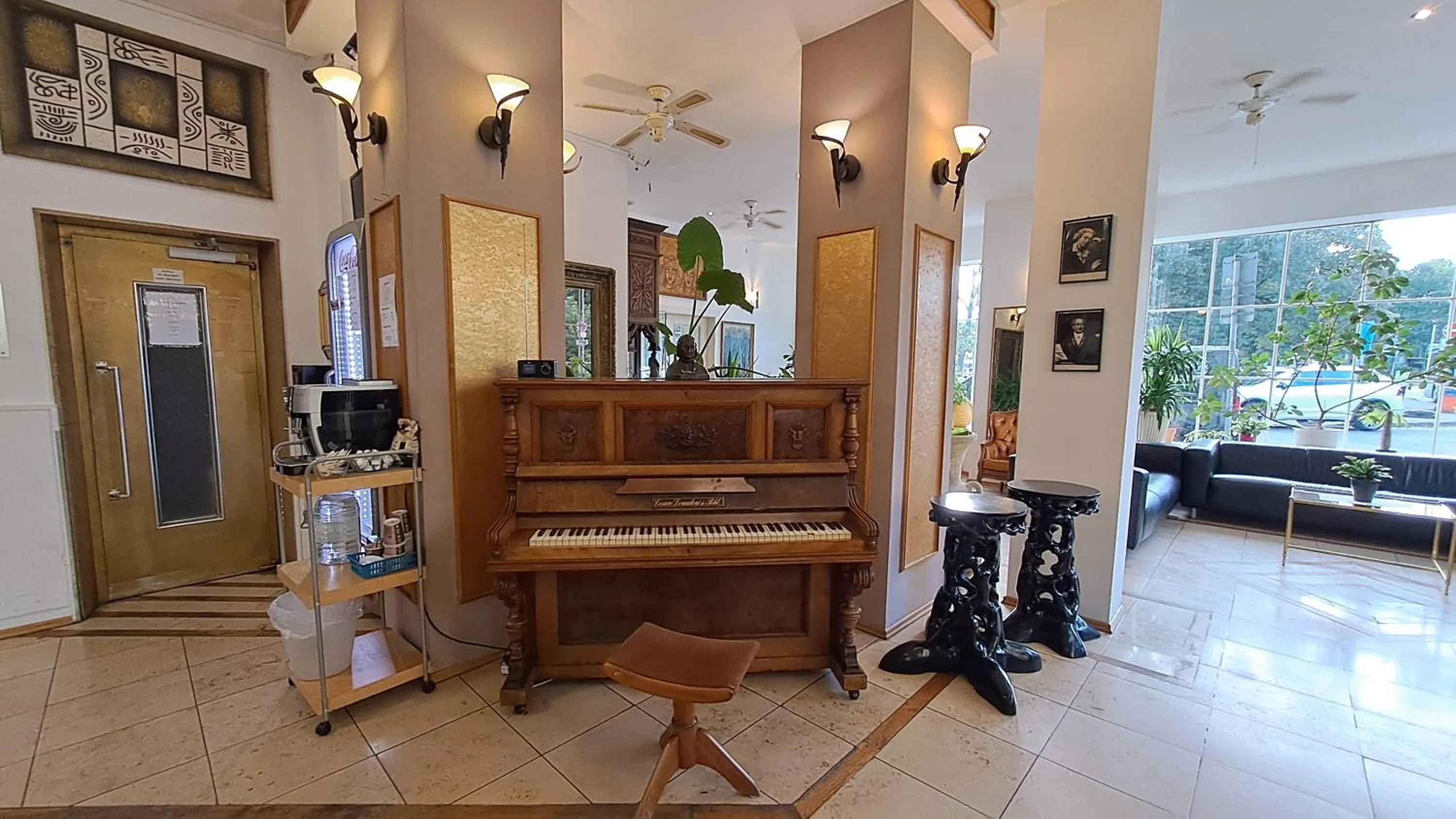 Lobby or reception in Hotel Central Hauptbahnhof