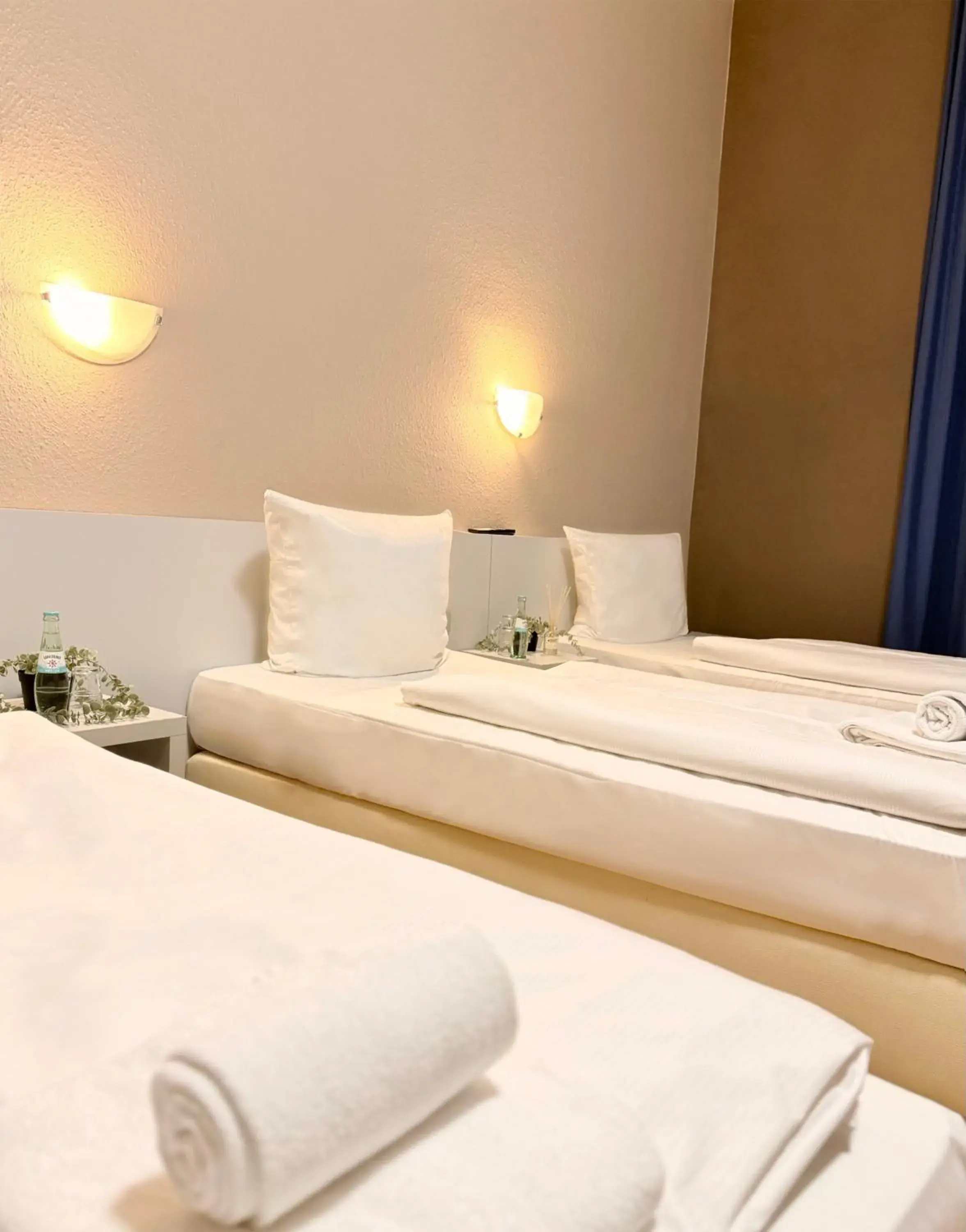 Bed in Colour Hotel Bed in Colour Hotel