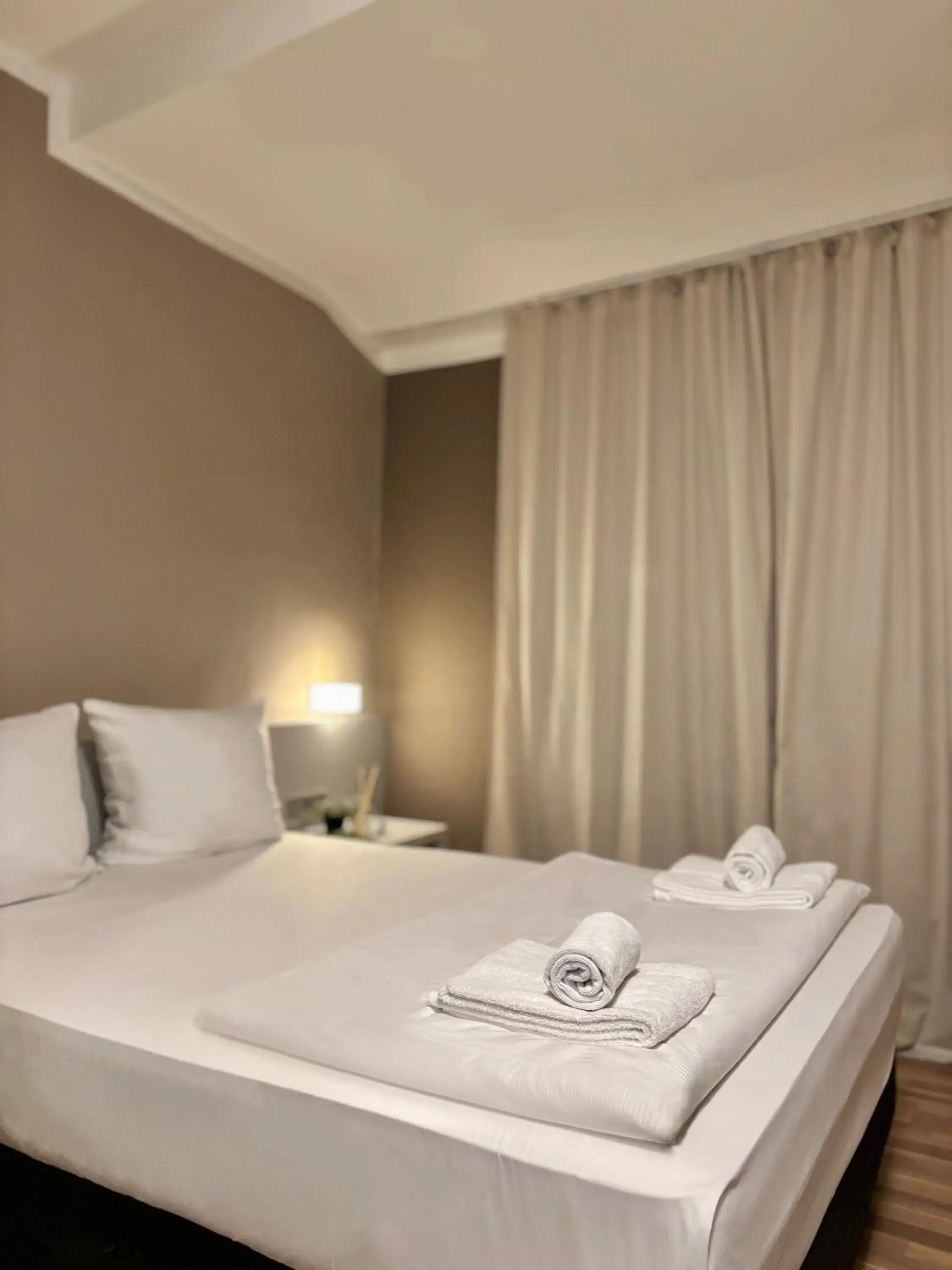 Bed in Colour Hotel Bed in Colour Hotel