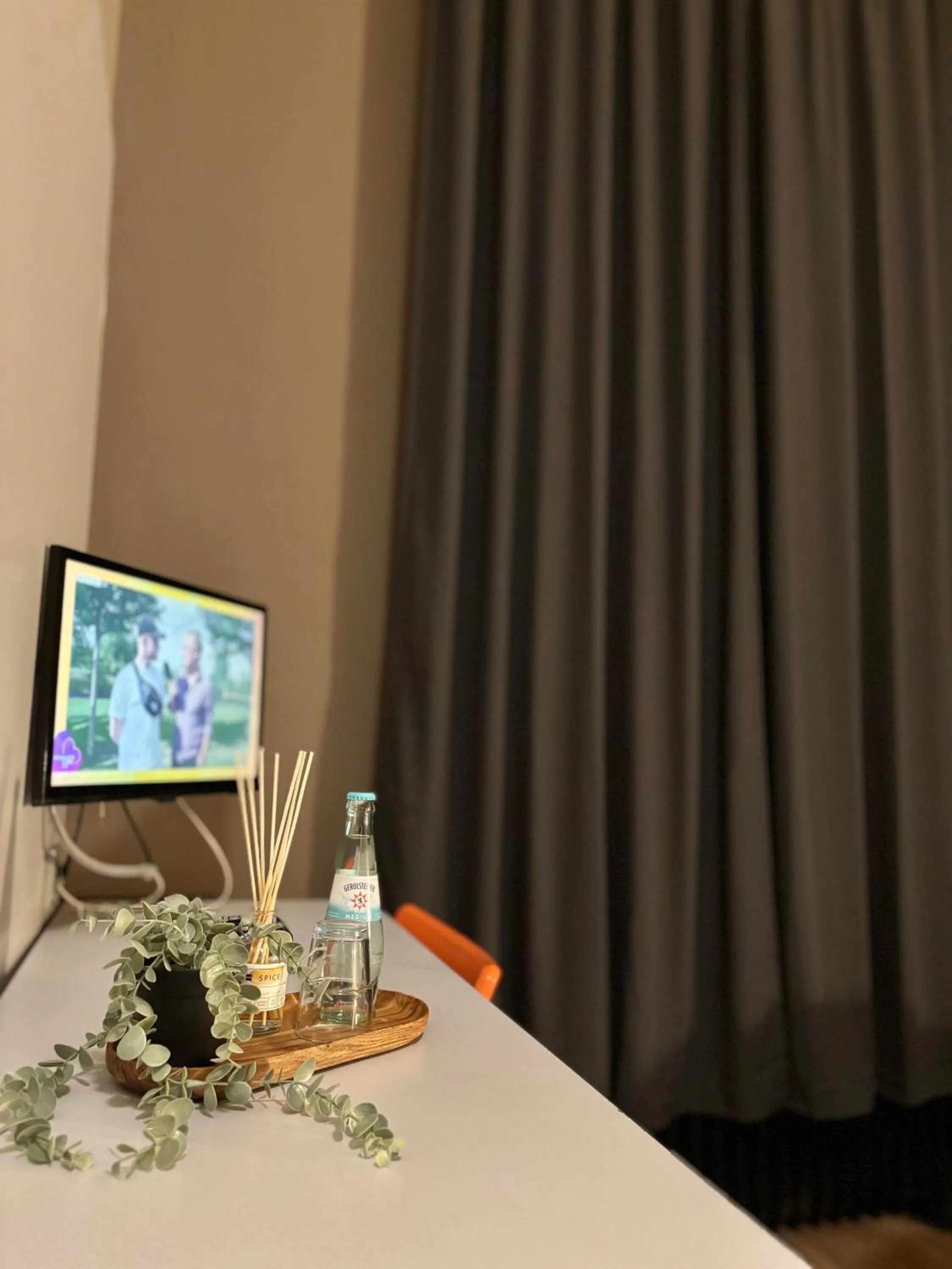 TV and multimedia in Colour Hotel