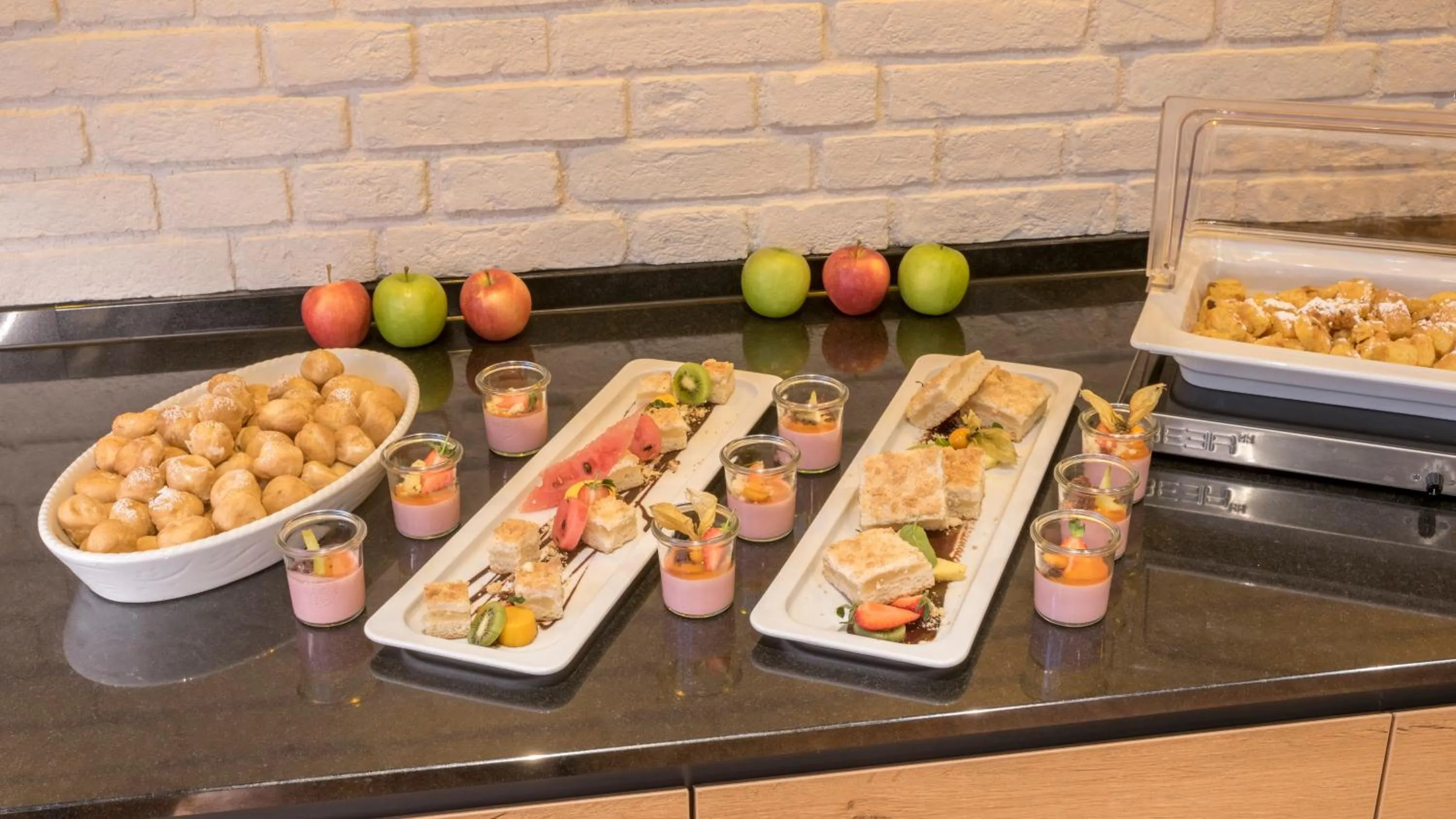 Restaurant/places to eat in Holiday Inn Munich Unterhaching by IHG