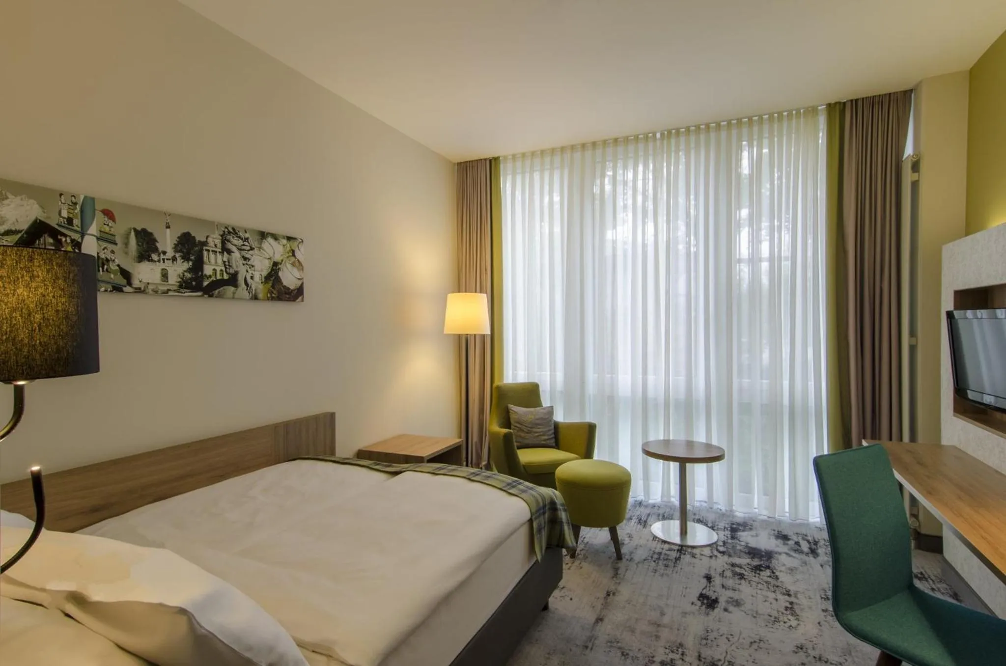 Photo of the whole room, Bed in Holiday Inn Munich Unterhaching by IHG