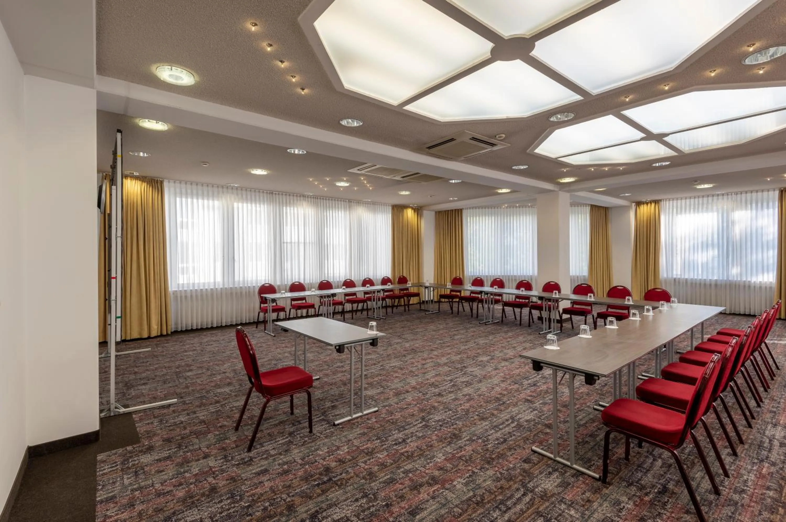 Meeting/conference room in Holiday Inn Munich Unterhaching by IHG