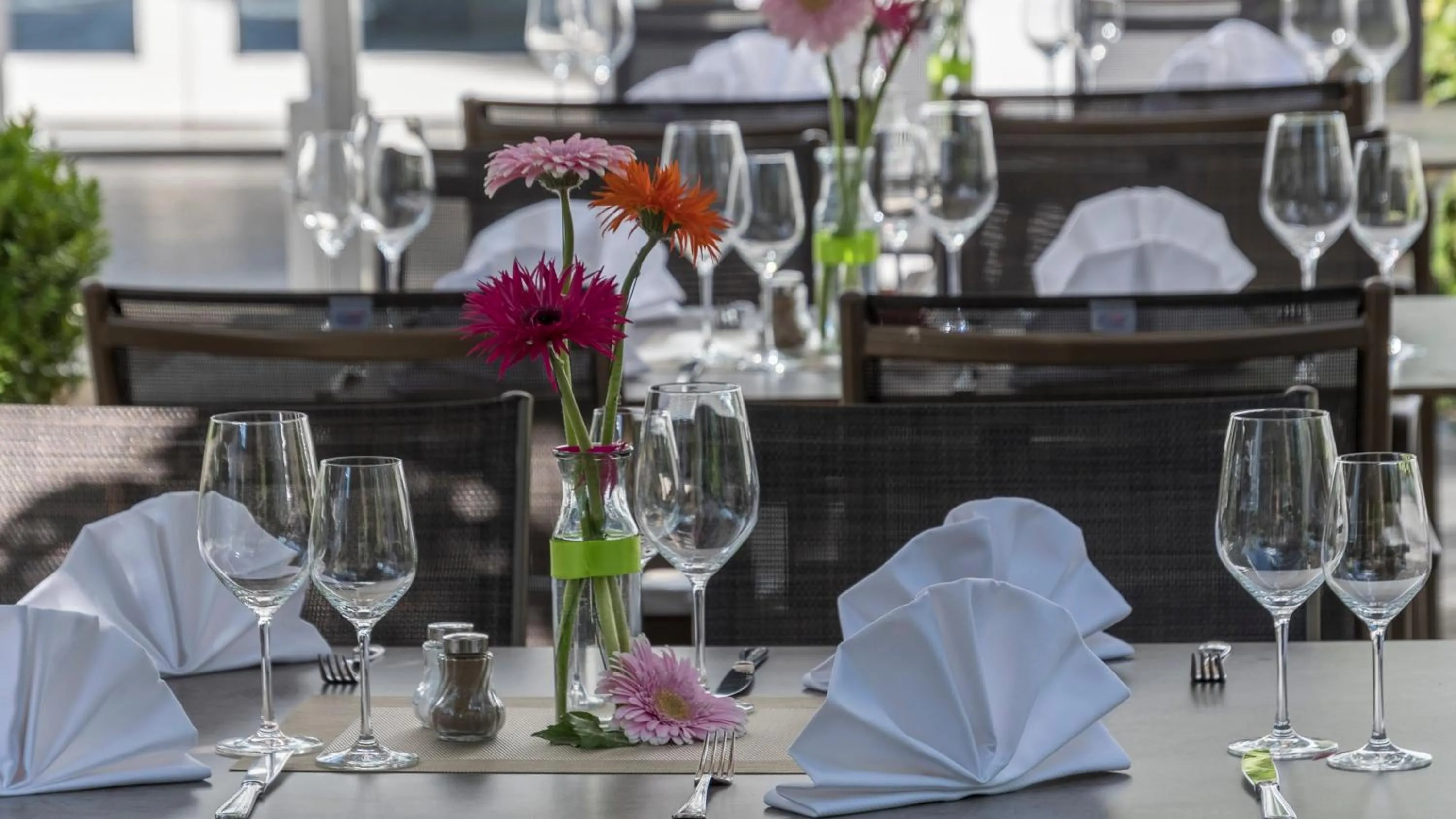 Restaurant/places to eat in Holiday Inn Munich Unterhaching by IHG