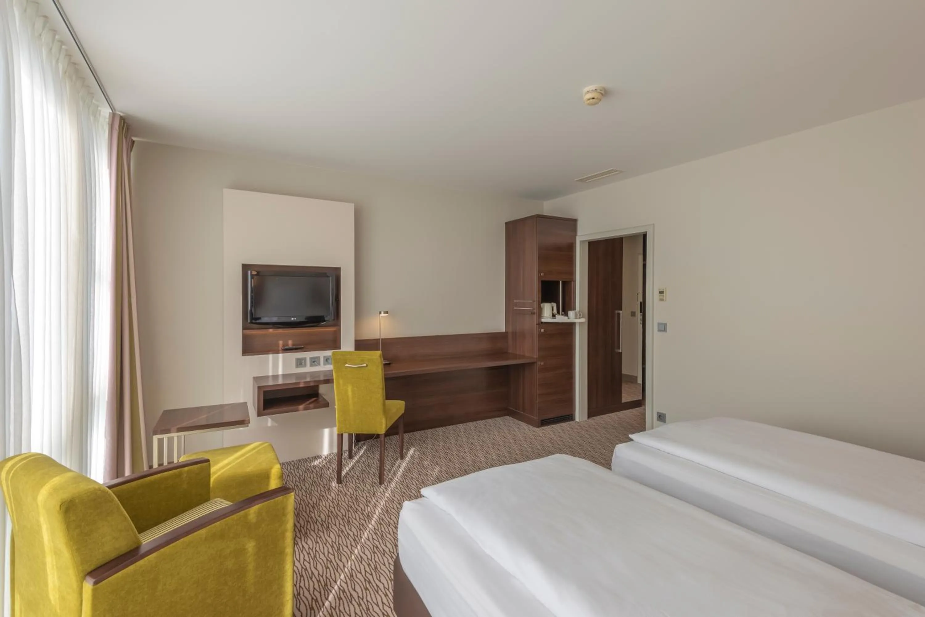 Photo of the whole room, Bed in Holiday Inn Munich Unterhaching by IHG