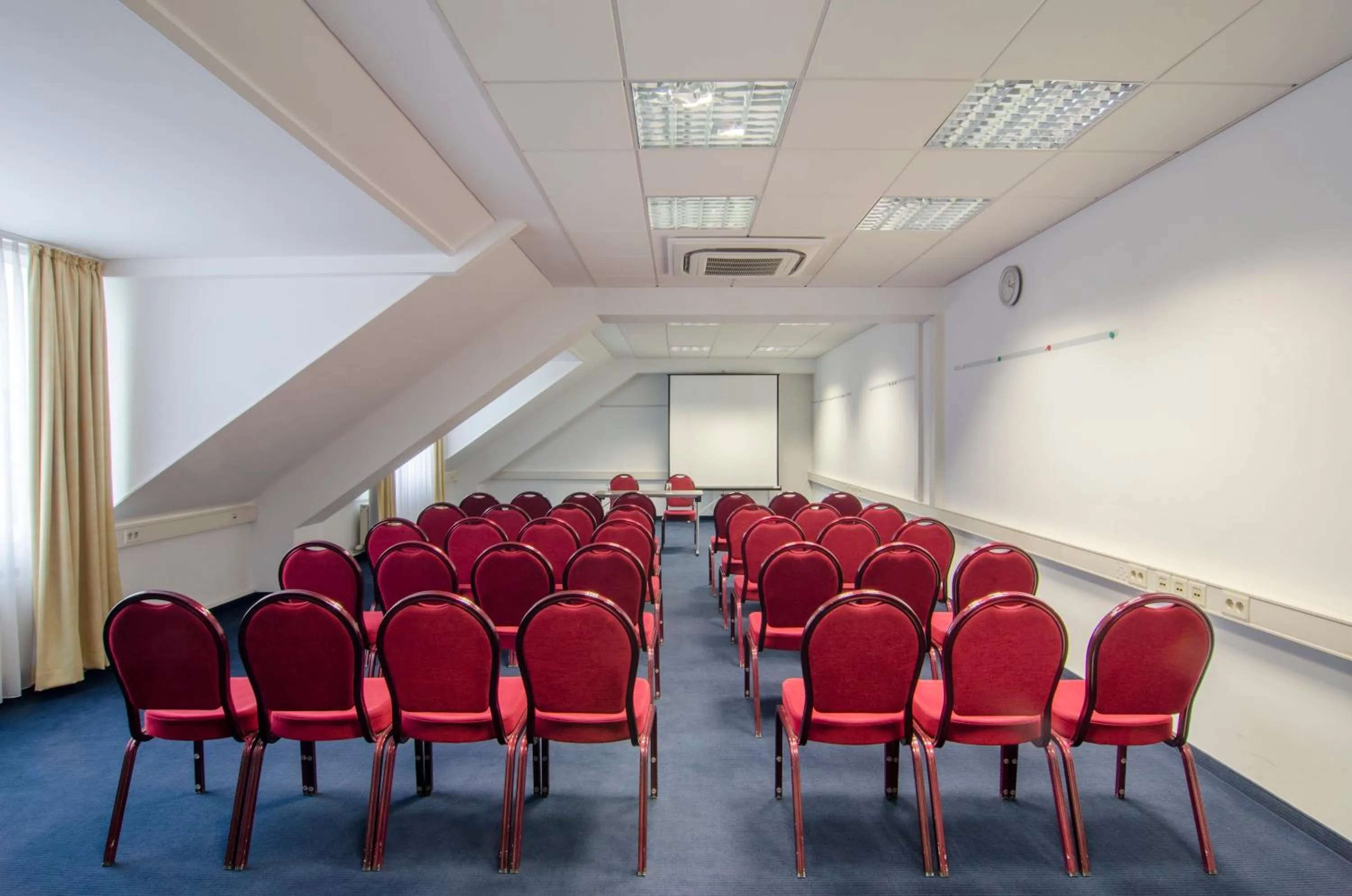 Meeting/conference room in Holiday Inn Munich Unterhaching by IHG