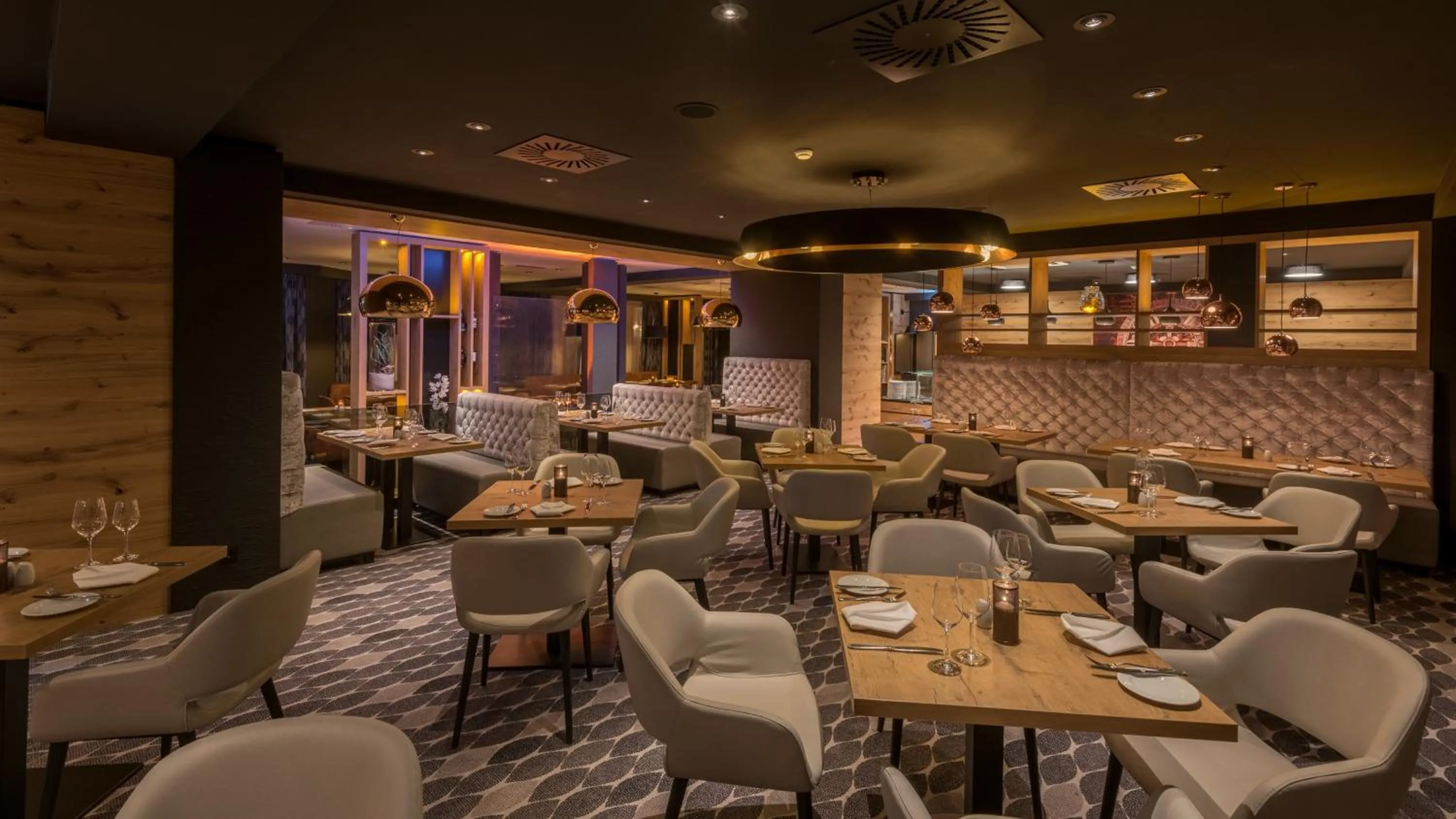 Restaurant/places to eat in Holiday Inn Munich Unterhaching by IHG