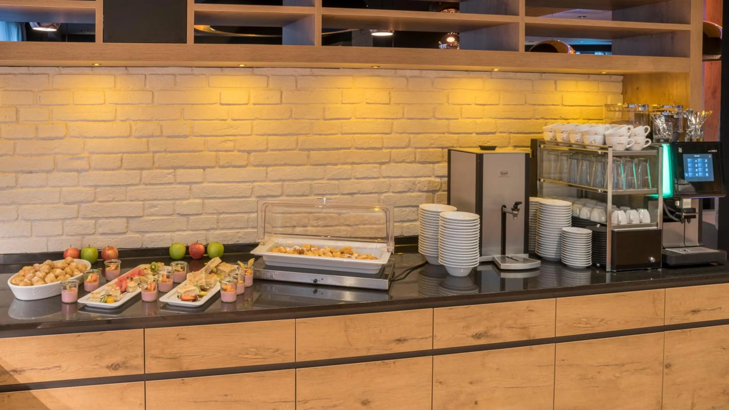 Restaurant/places to eat in Holiday Inn Munich Unterhaching by IHG