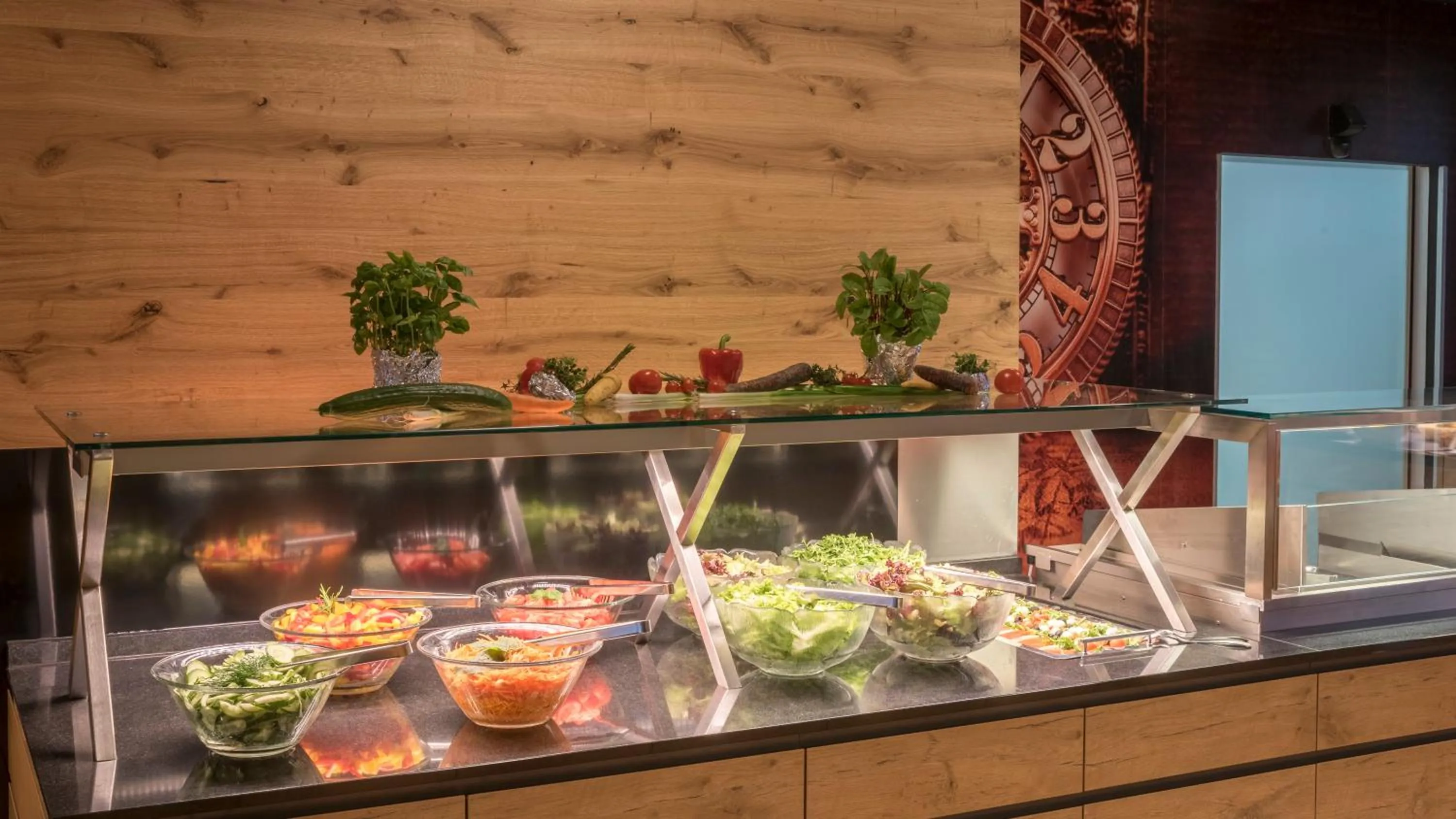 Restaurant/places to eat in Holiday Inn Munich Unterhaching by IHG