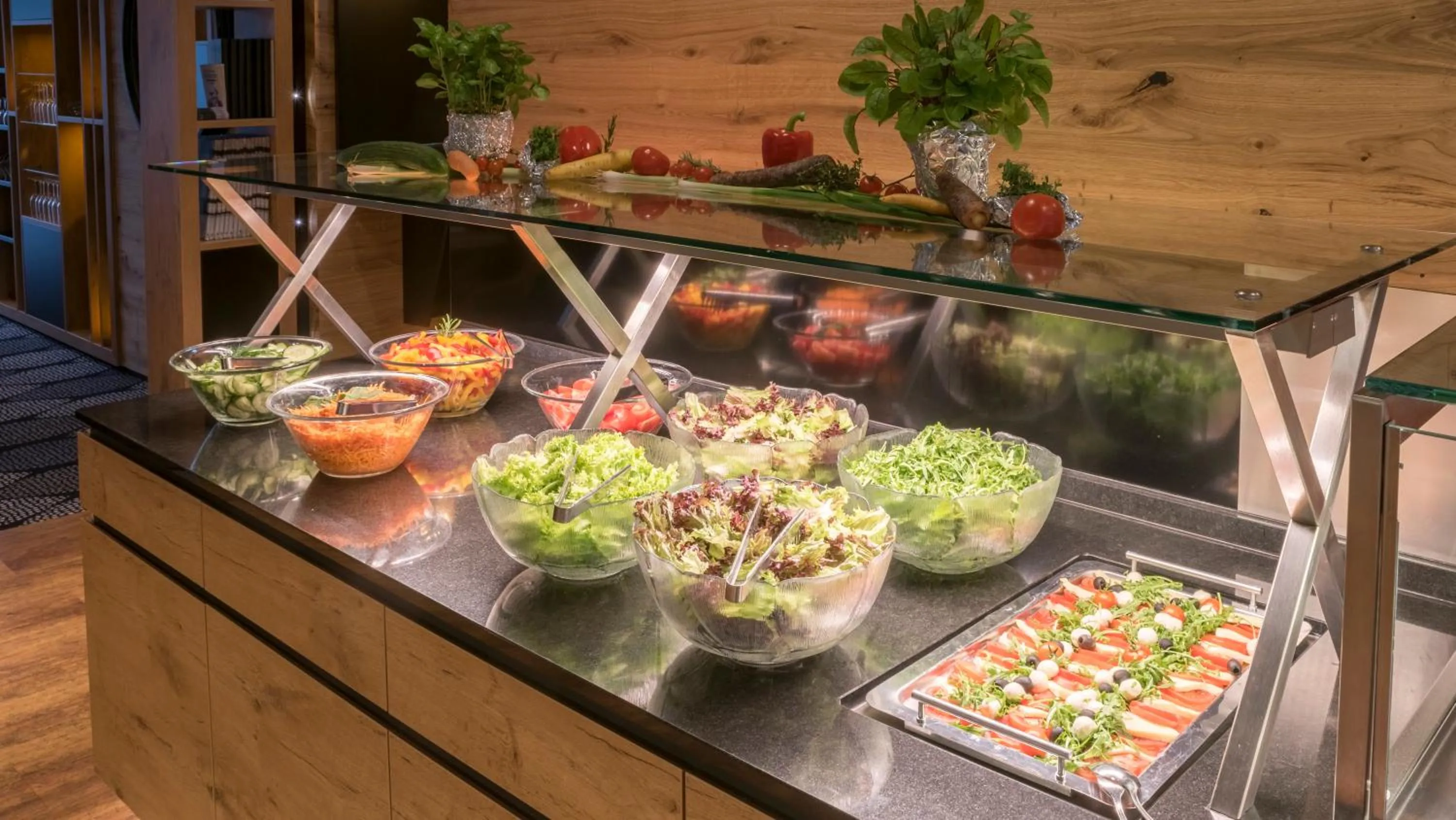 Restaurant/places to eat in Holiday Inn Munich Unterhaching by IHG