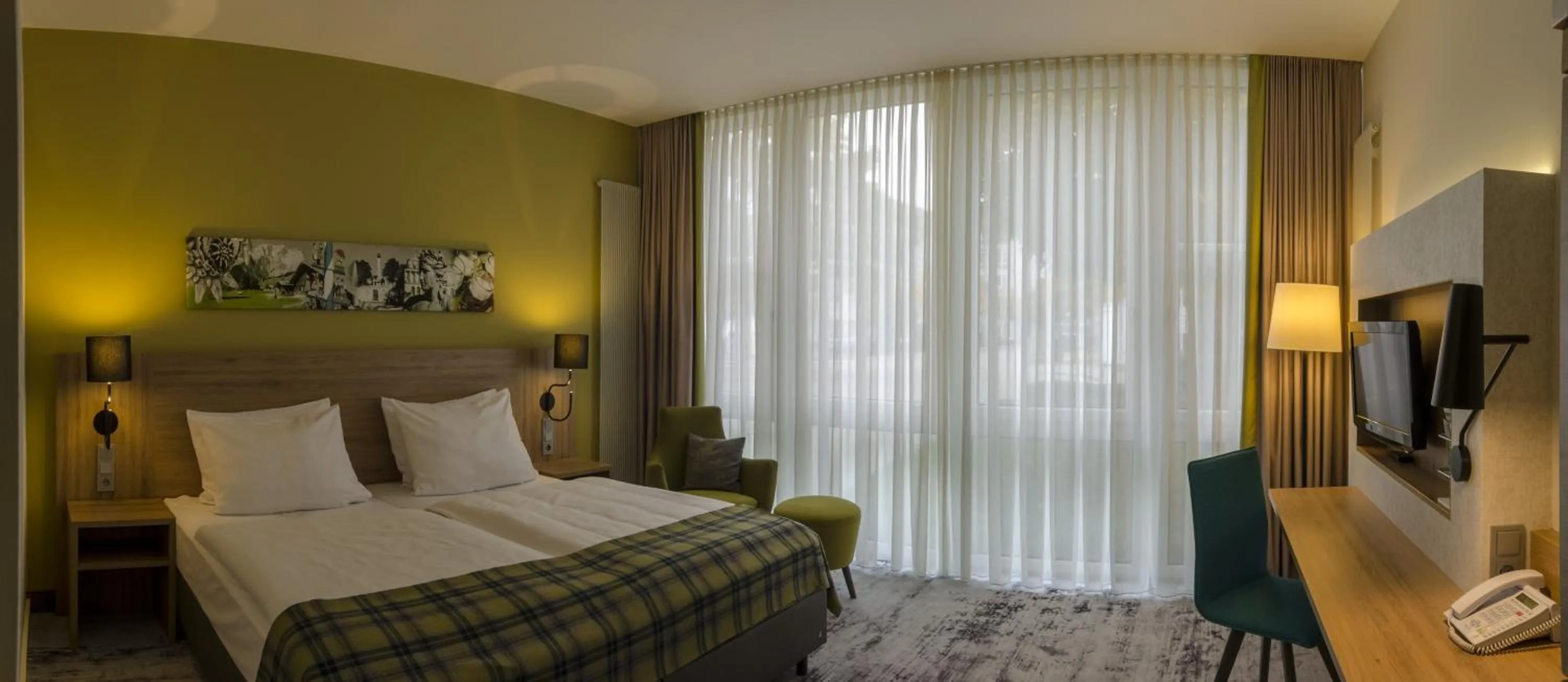 Photo of the whole room, Bed in Holiday Inn Munich Unterhaching by IHG