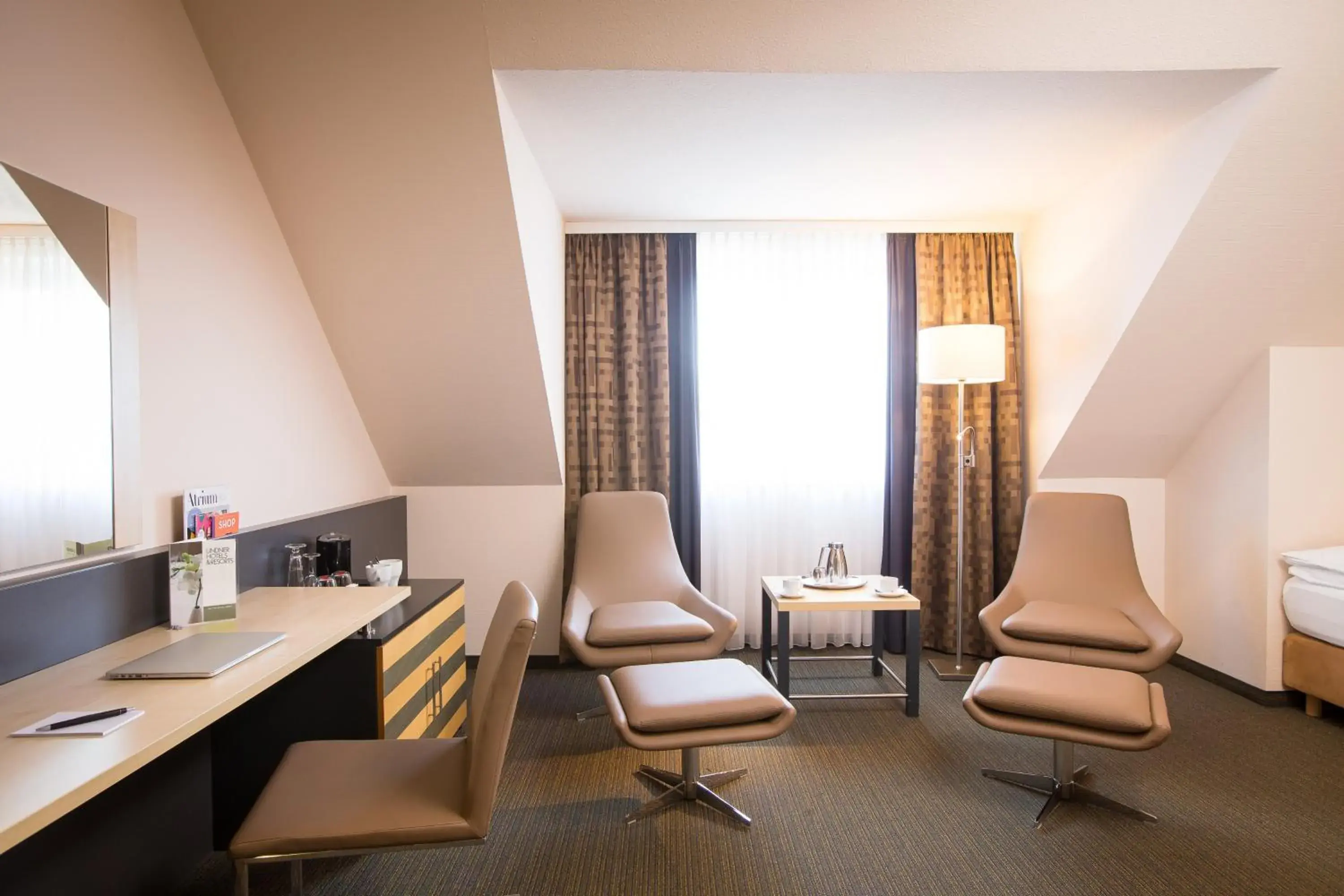 Premium Twin Room in Lindner Hotel Frankfurt Hochst, part of JdV by Hyatt Premium Twin Room in Lindner Hotel Frankfurt Hochst, part of JdV by Hyatt