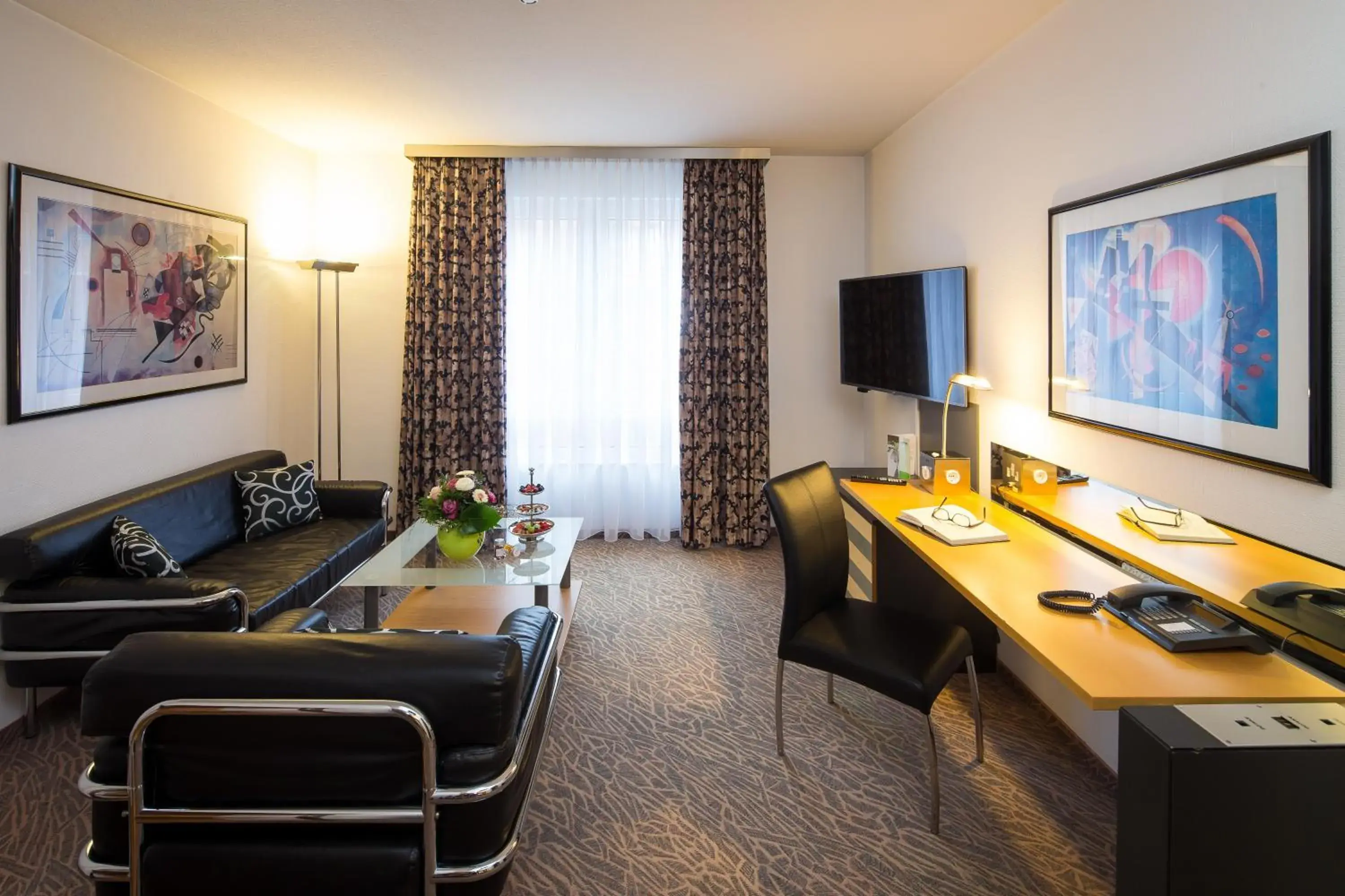 Junior Suite in Lindner Hotel Frankfurt Hochst, part of JdV by Hyatt Junior Suite in Lindner Hotel Frankfurt Hochst, part of JdV by Hyatt