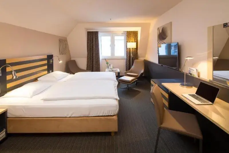 Photo of the whole room, Bed in Lindner Hotel Frankfurt Hochst, part of JdV by Hyatt Photo of the whole room, Bed in Lindner Hotel Frankfurt Hochst, part of JdV by Hyatt