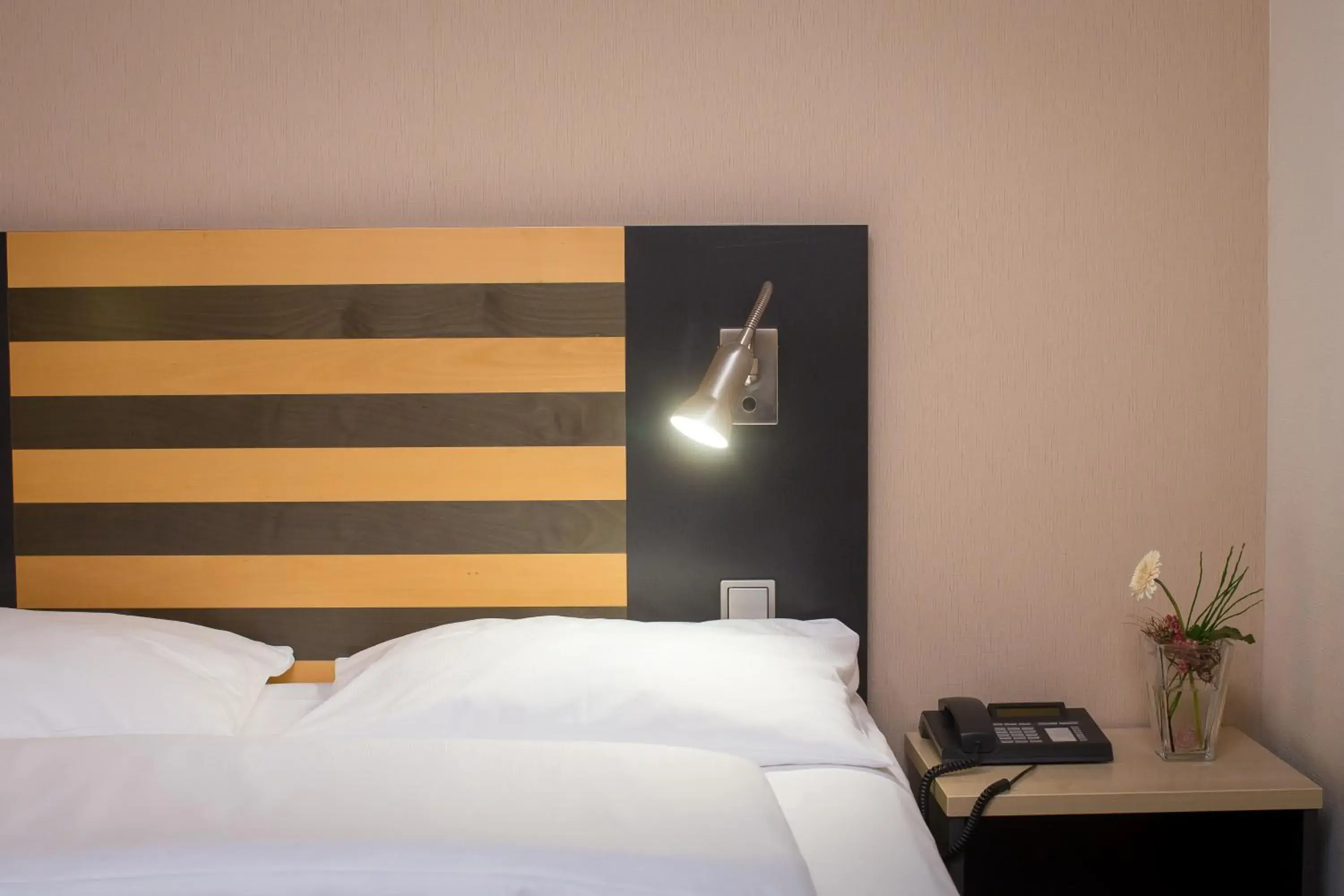 Deluxe King Room in Lindner Hotel Frankfurt Hochst, part of JdV by Hyatt Deluxe King Room in Lindner Hotel Frankfurt Hochst, part of JdV by Hyatt