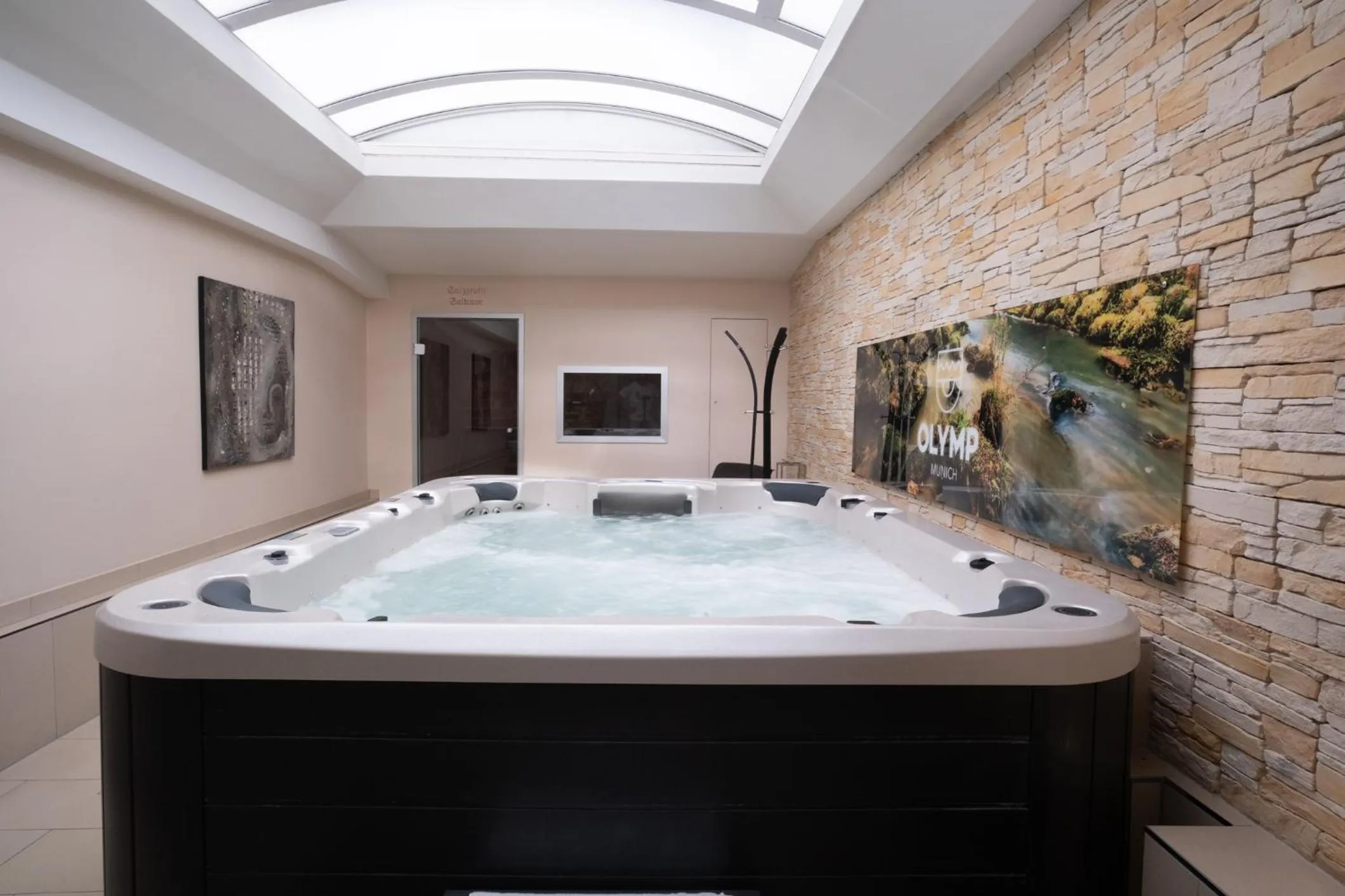 Hot Tub in Olymp Munich