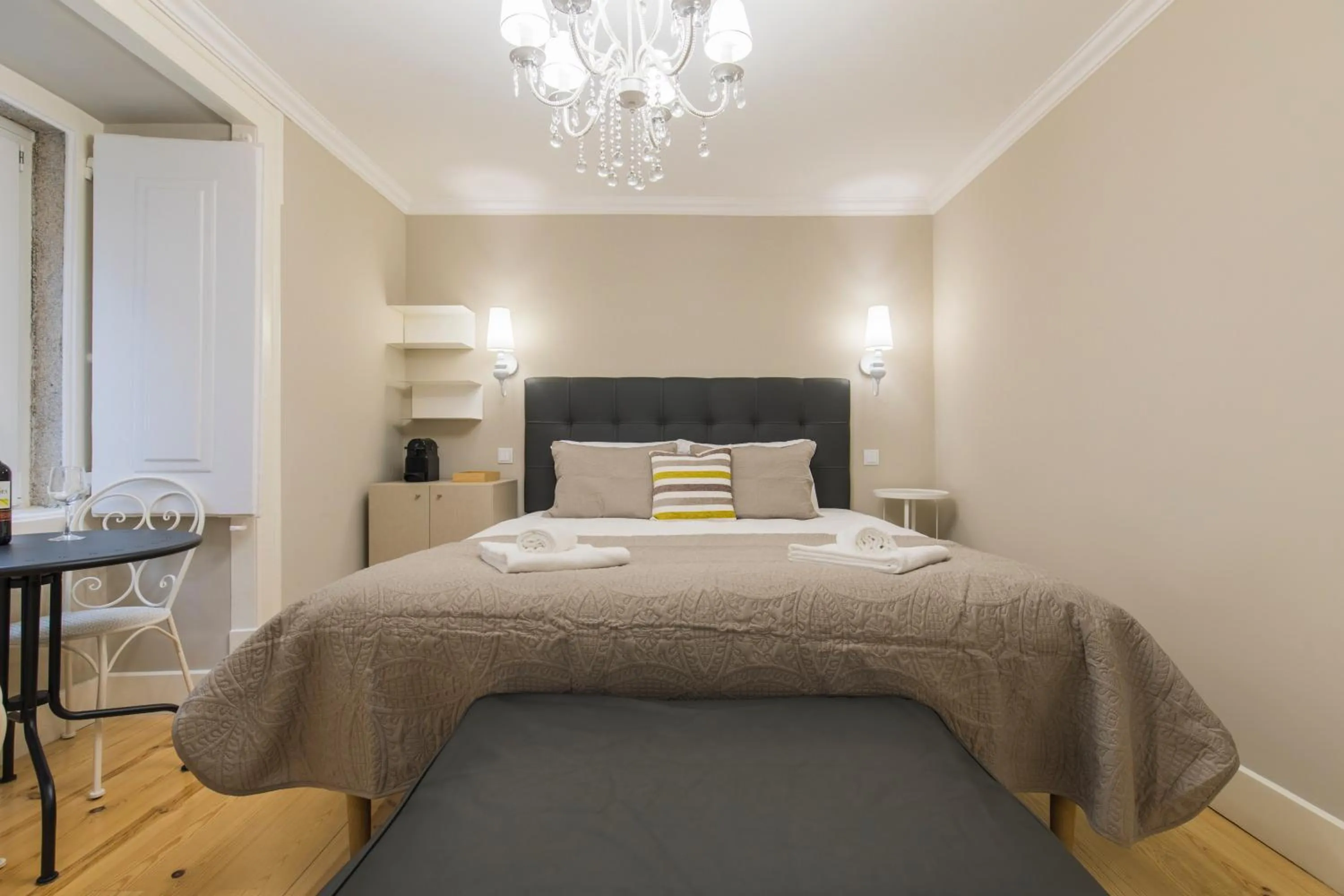 Bed in LovelyStay - Charming Douradoures I