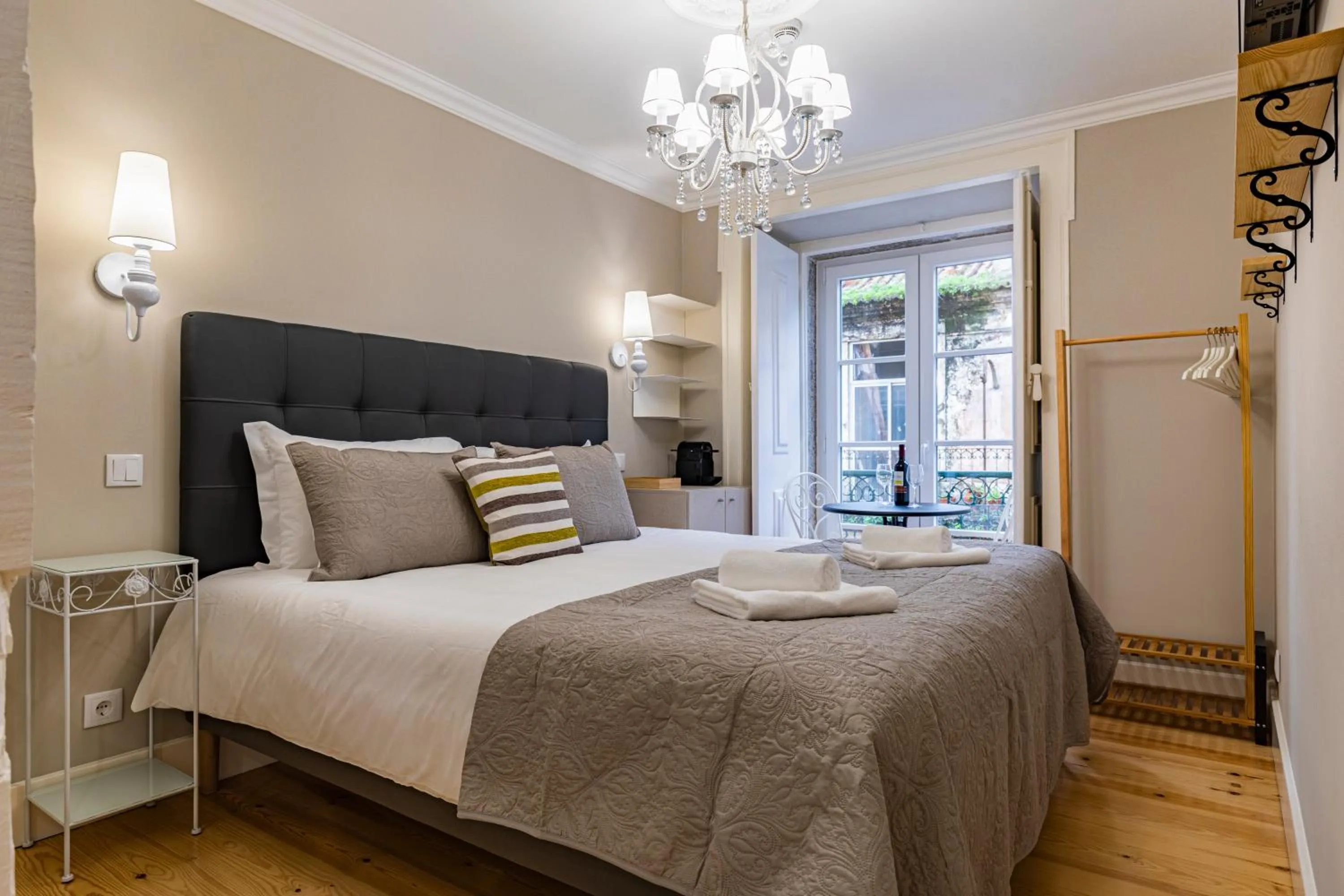 Bed in LovelyStay - Charming Douradoures I