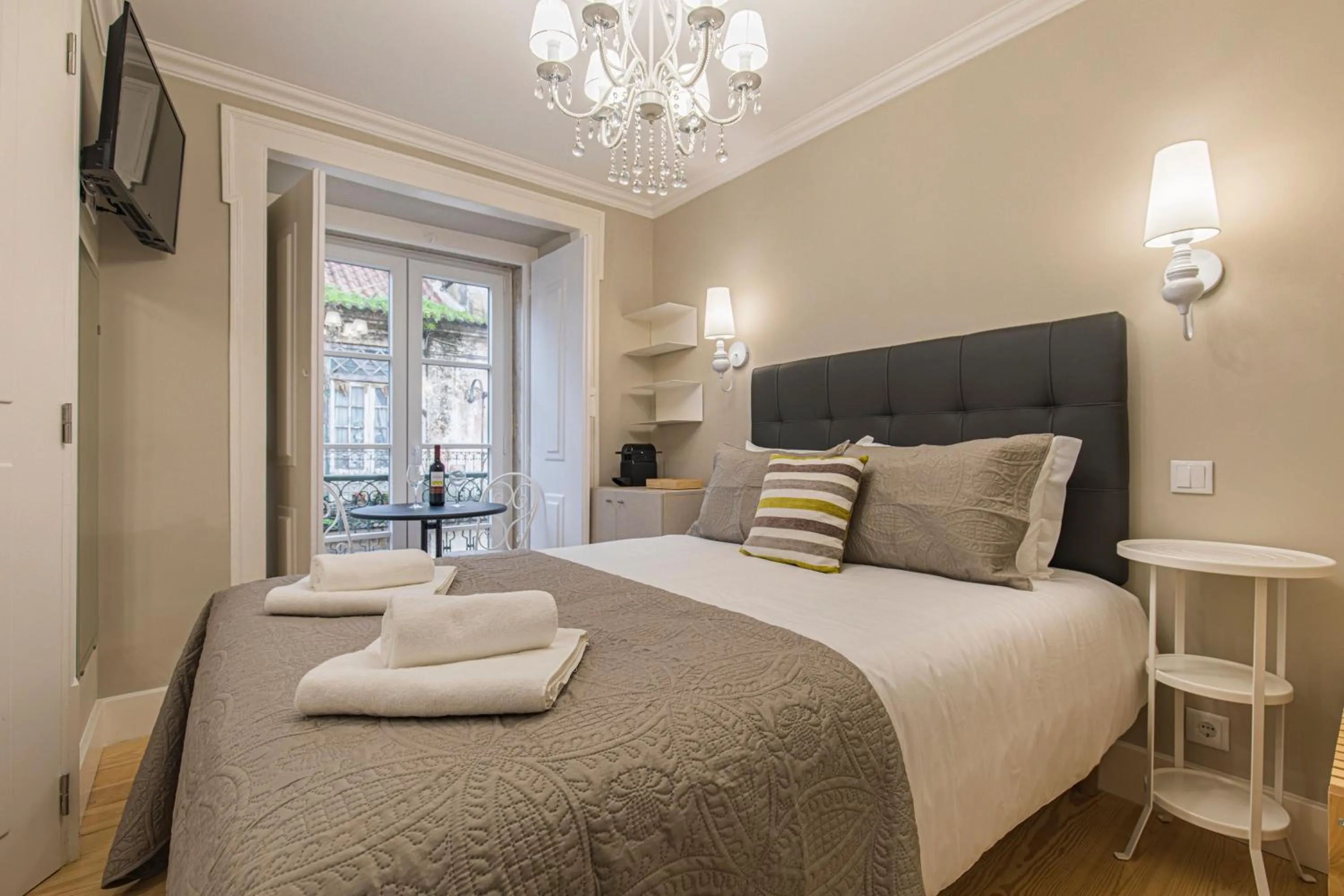 Photo of the whole room, Bed in LovelyStay - Charming Douradoures I