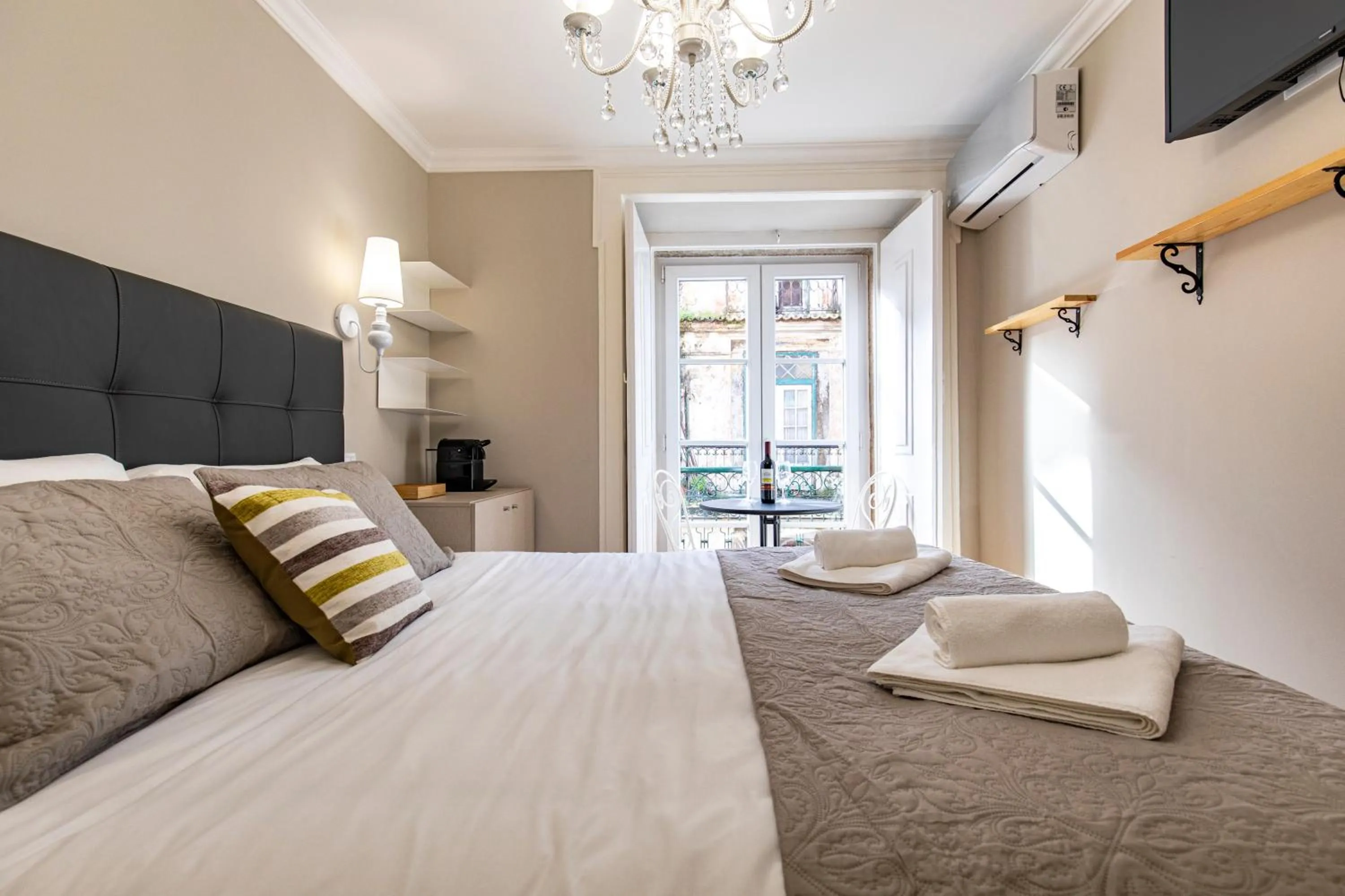 Bed in LovelyStay - Charming Douradoures I