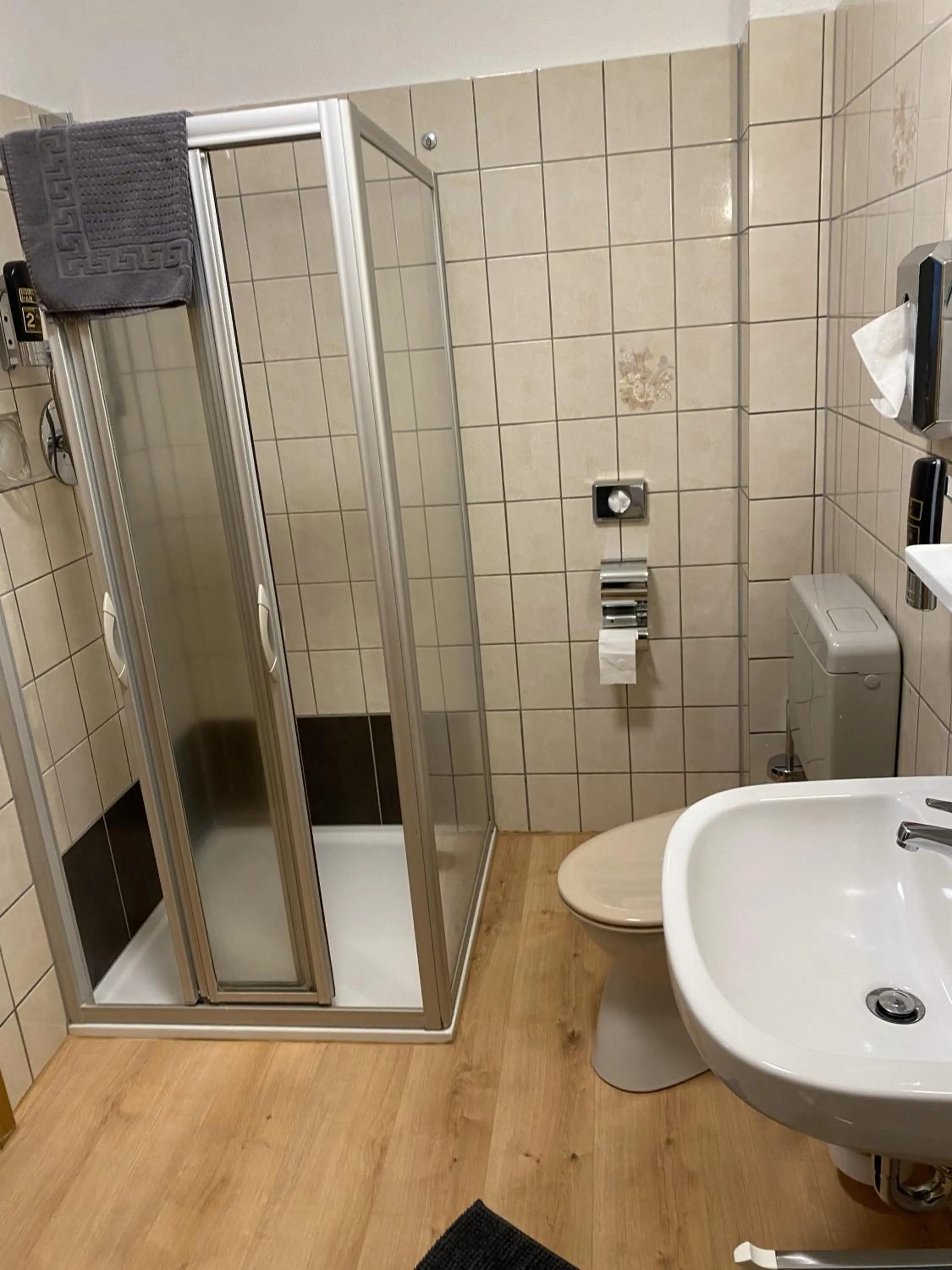 Shower in Gasthof Hotel Bräustübl