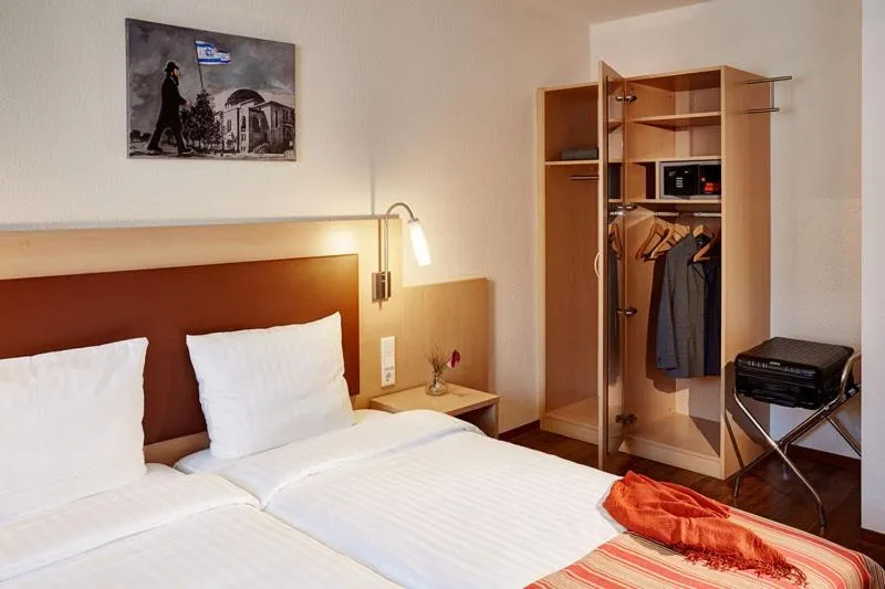 Photo of the whole room, Bed in Hotel Imperial Düsseldorf Superior - Sure Collection by Best Western