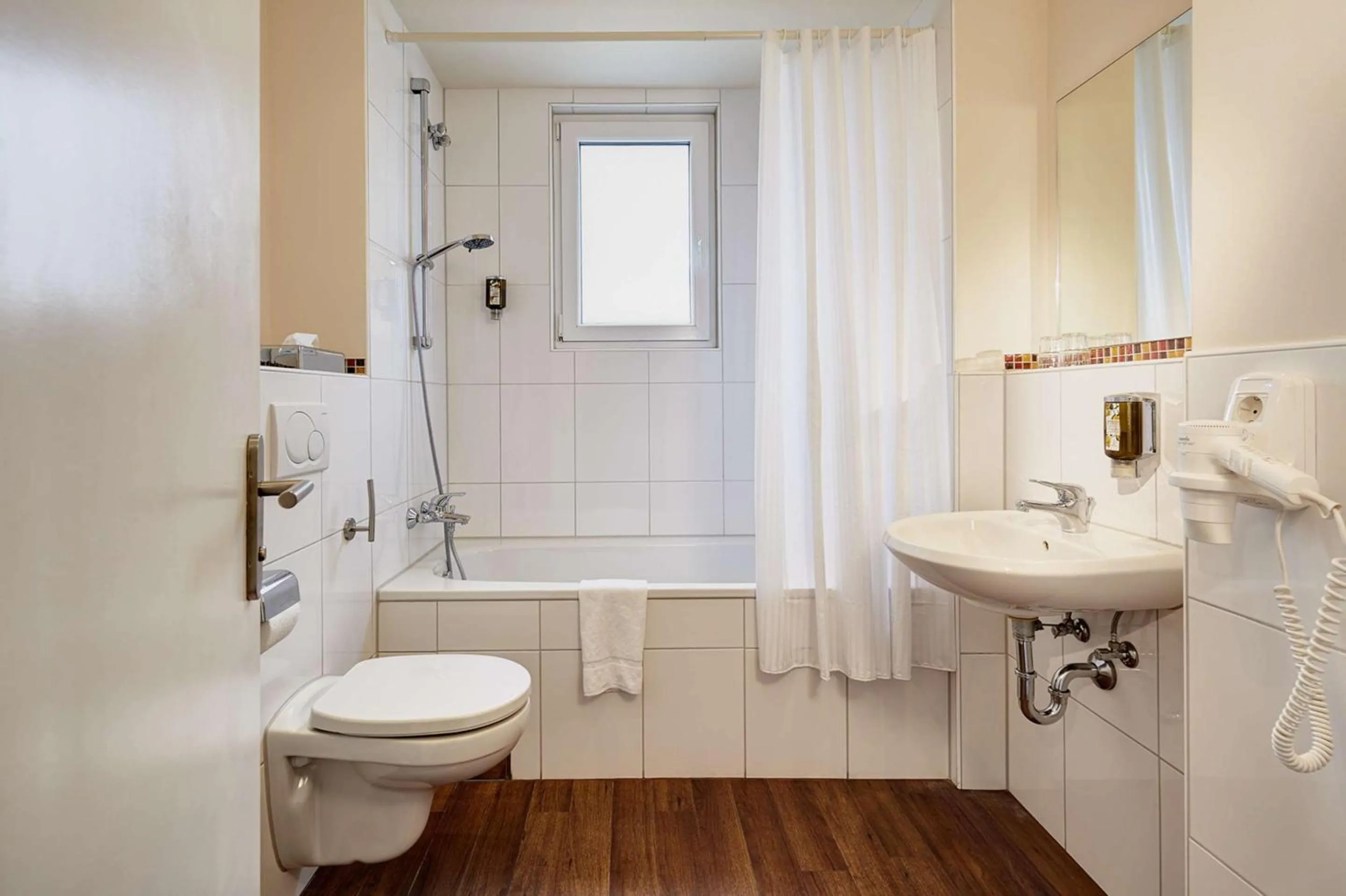 Shower in Hotel Imperial Düsseldorf Superior - Sure Collection by Best Western