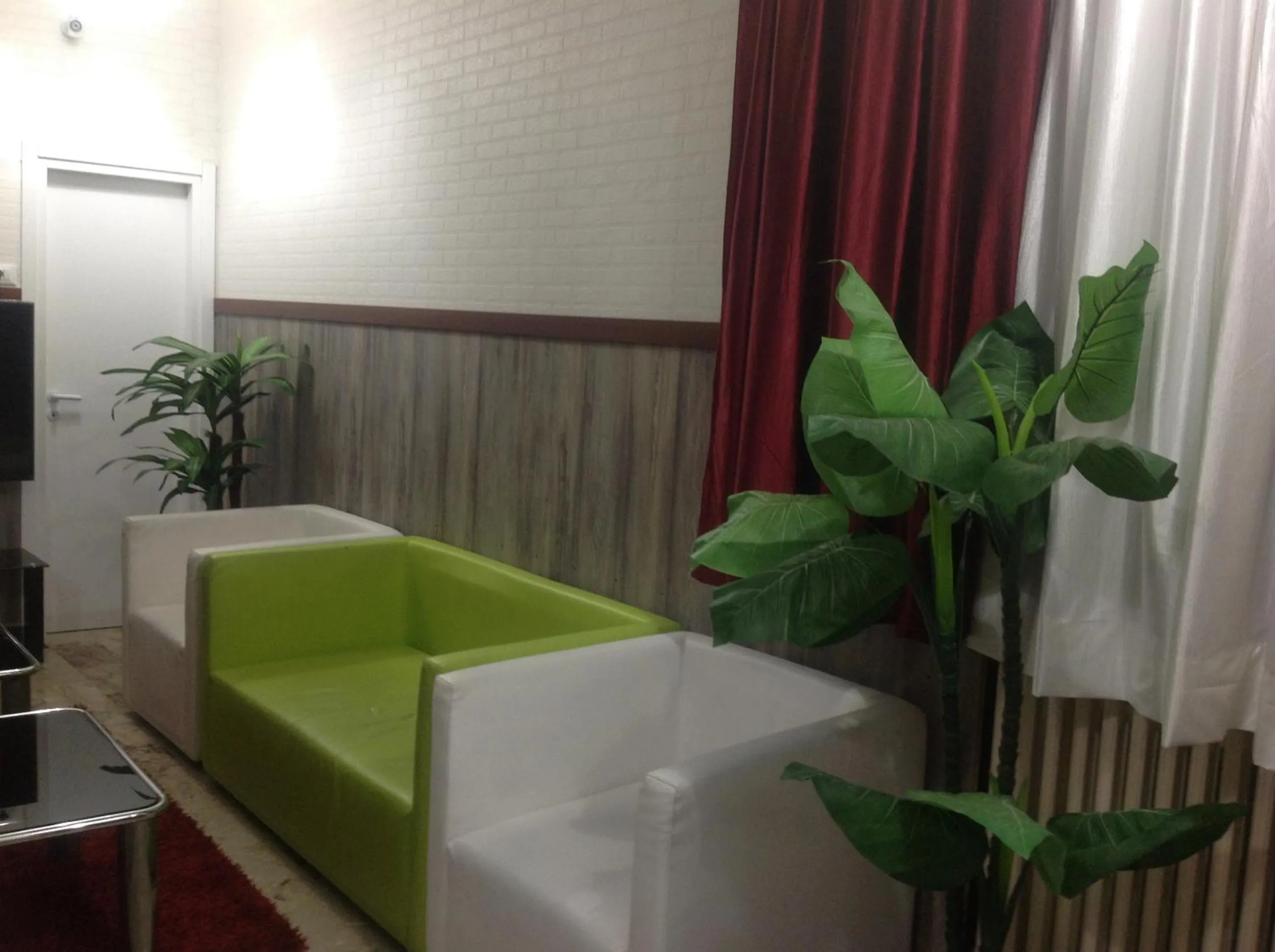 Restaurant/places to eat in Hotel Paradiso