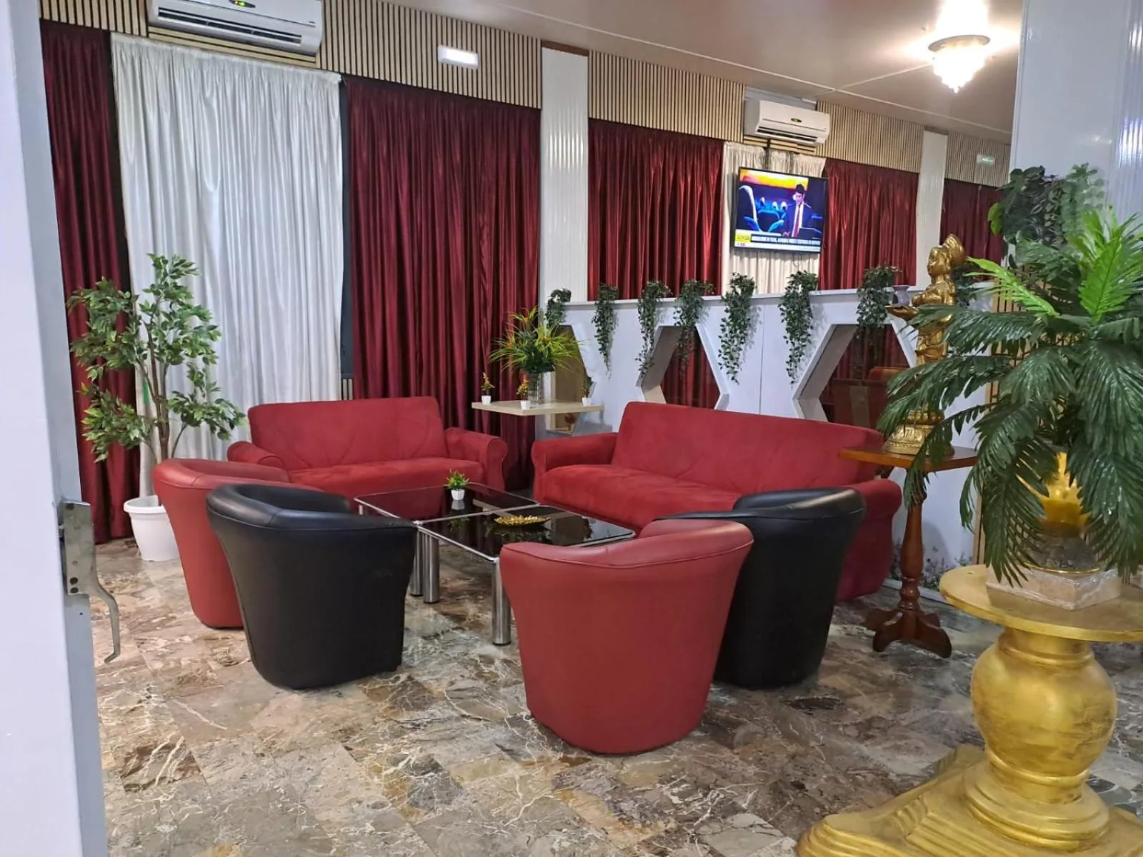 Restaurant/places to eat in Hotel Paradiso