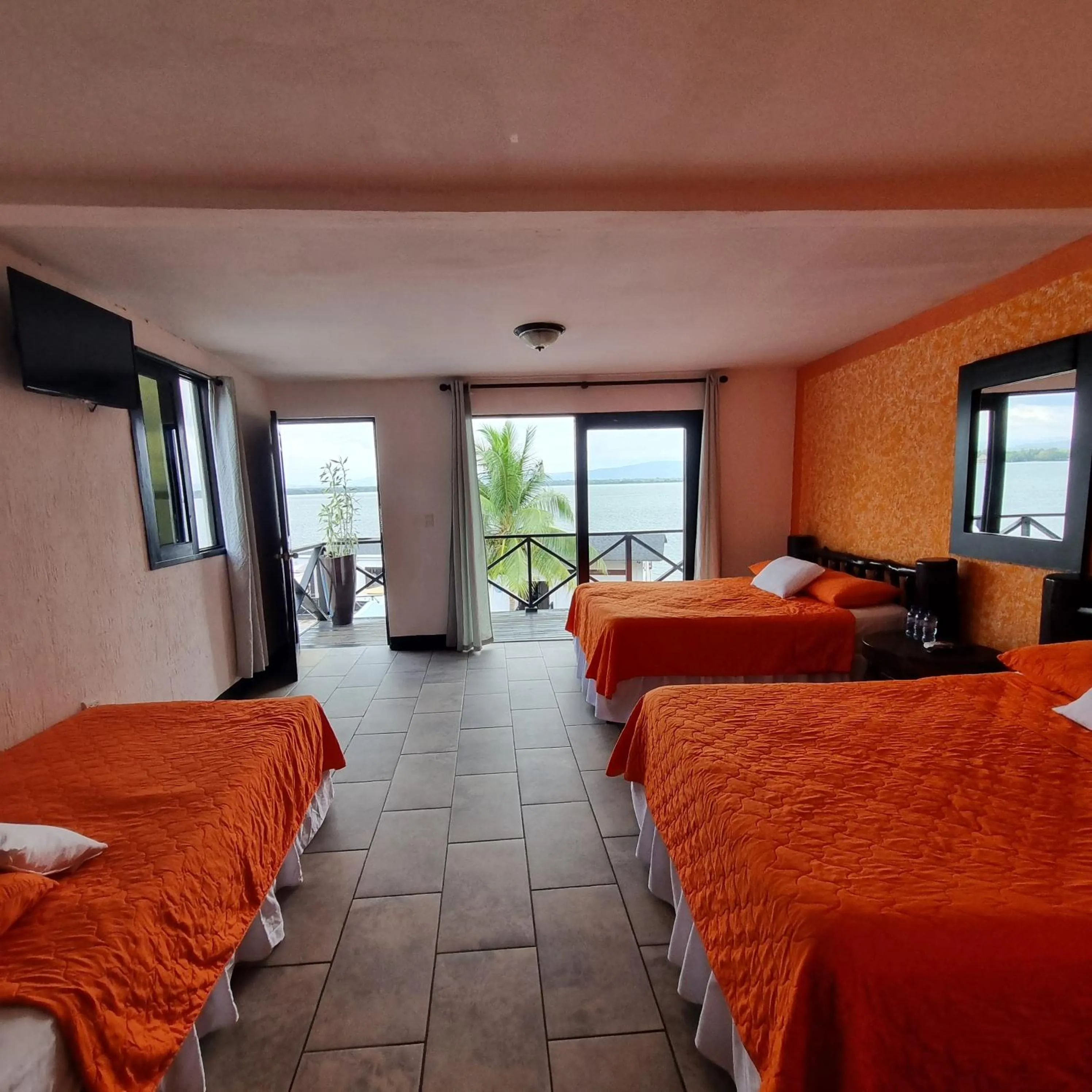 TV and multimedia, Bed in Hotel Mi Paraíso Río Dulce