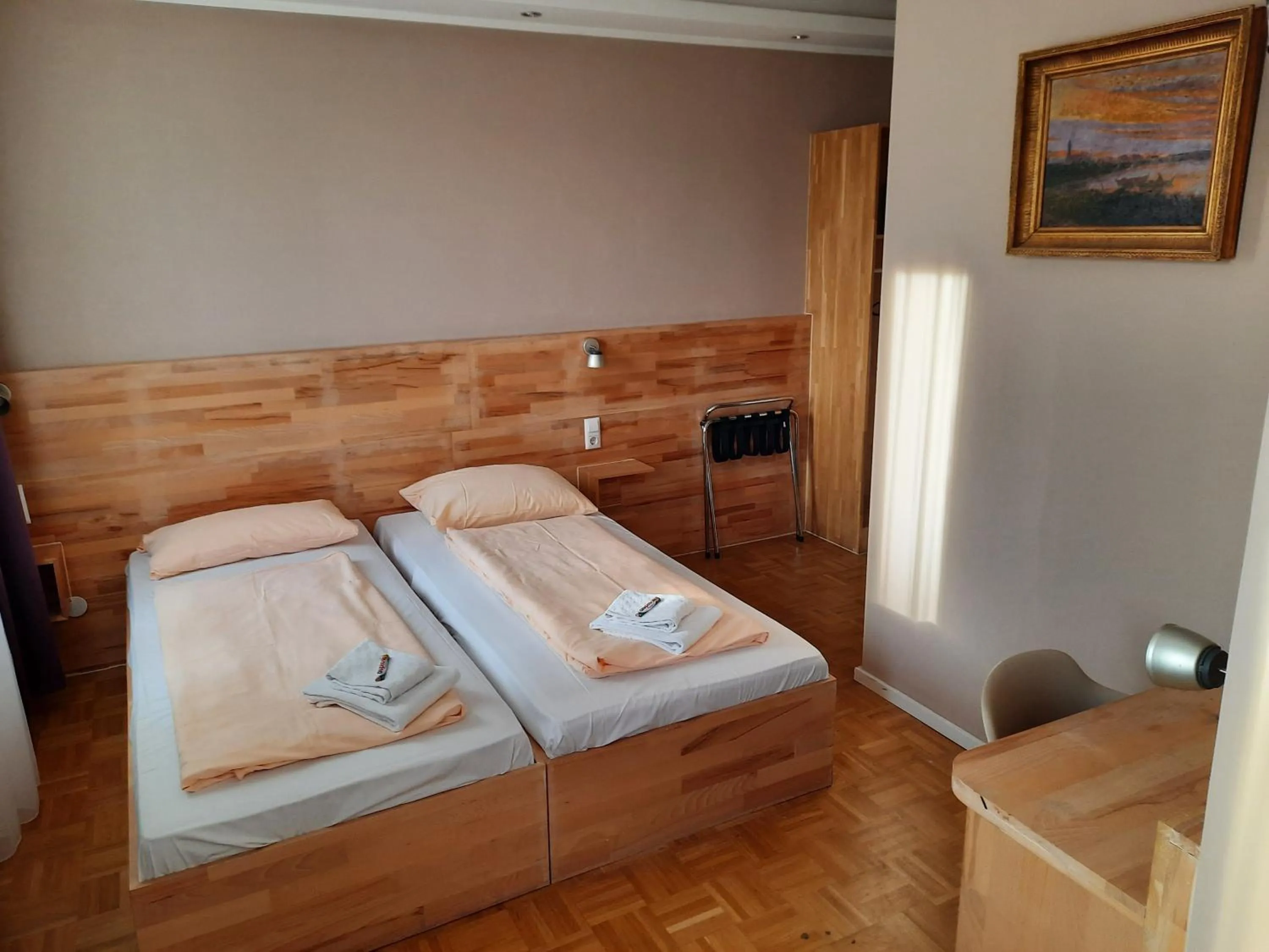 Photo of the whole room, Bed in Hotel Residenz Duesseldorf