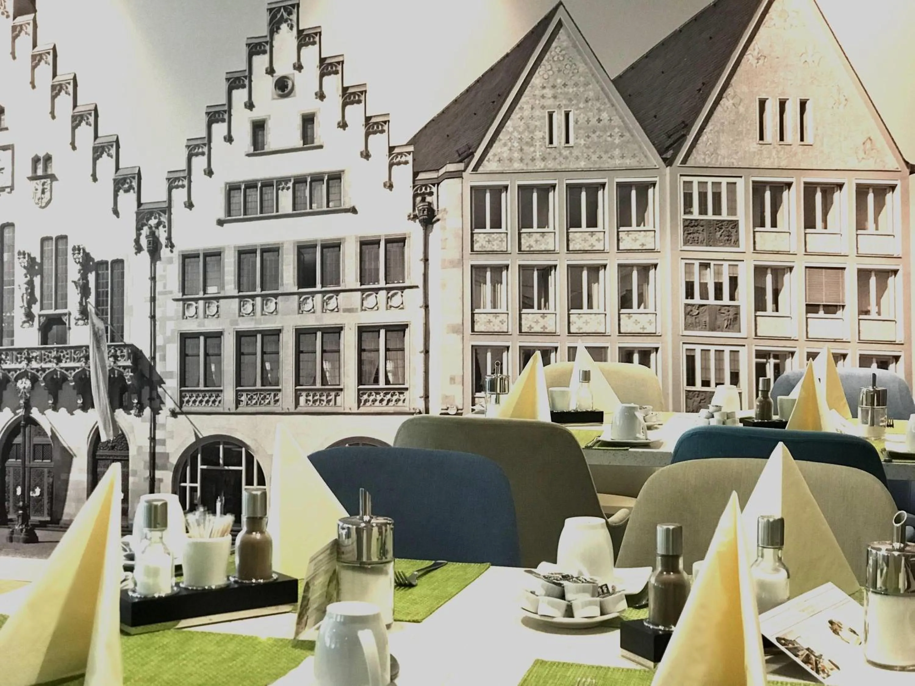 Restaurant/places to eat in Mercure Hotel Kaiserhof City Center