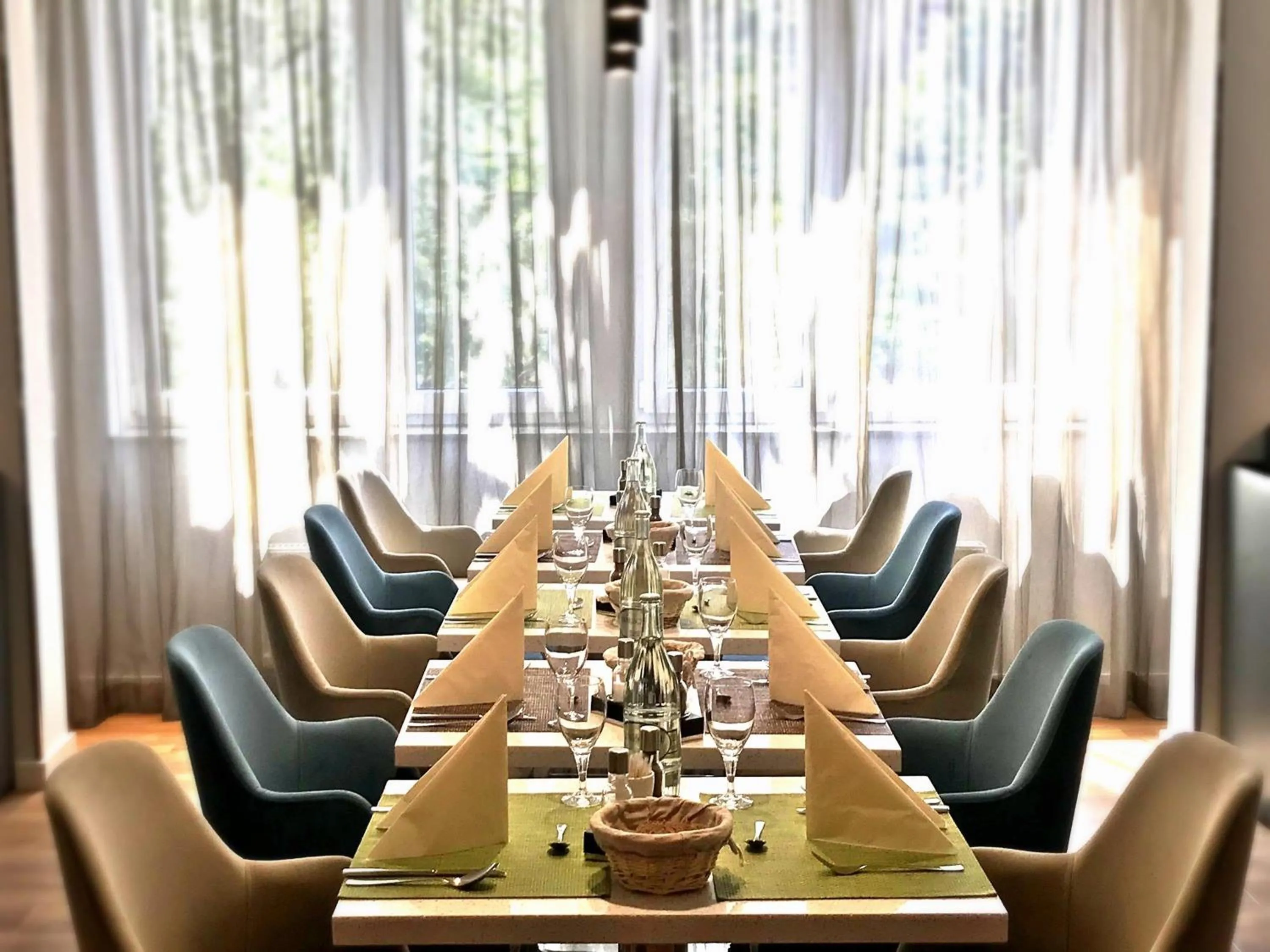 Restaurant/places to eat in Mercure Hotel Kaiserhof City Center