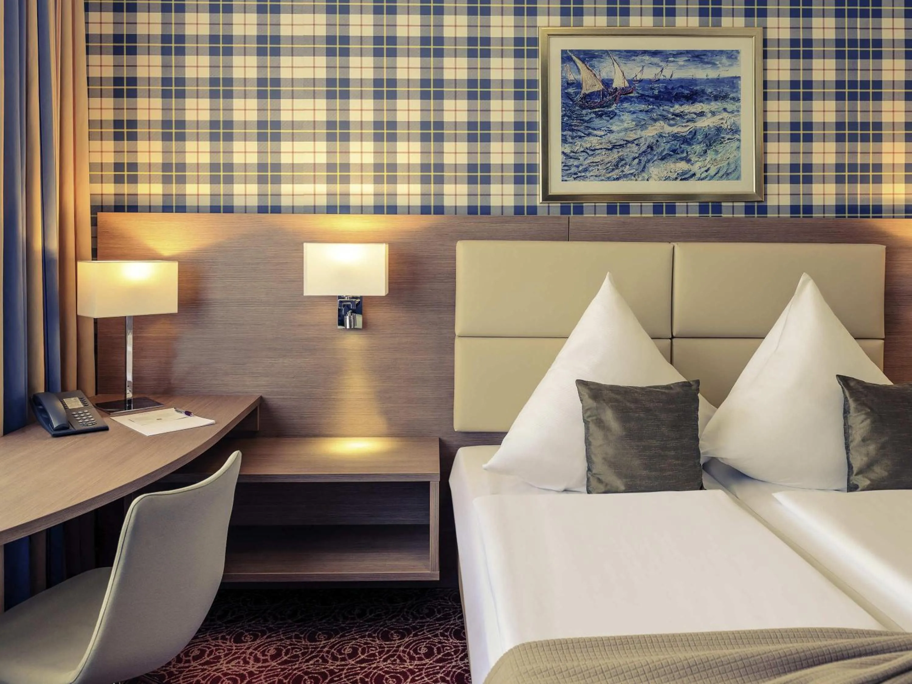 Bedroom, Bed in Mercure Hotel Kaiserhof City Center