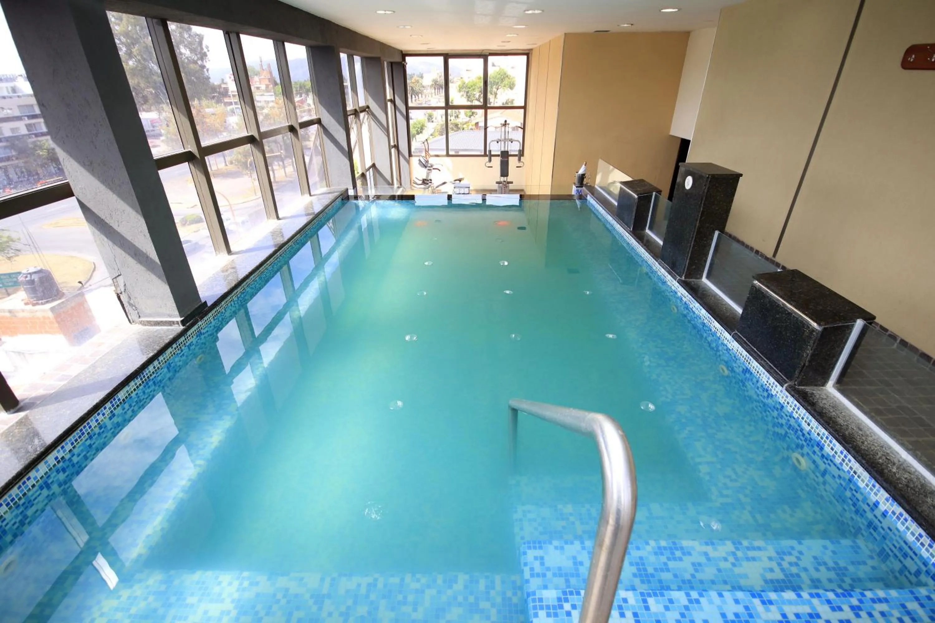 Swimming pool in Hotel Ananque