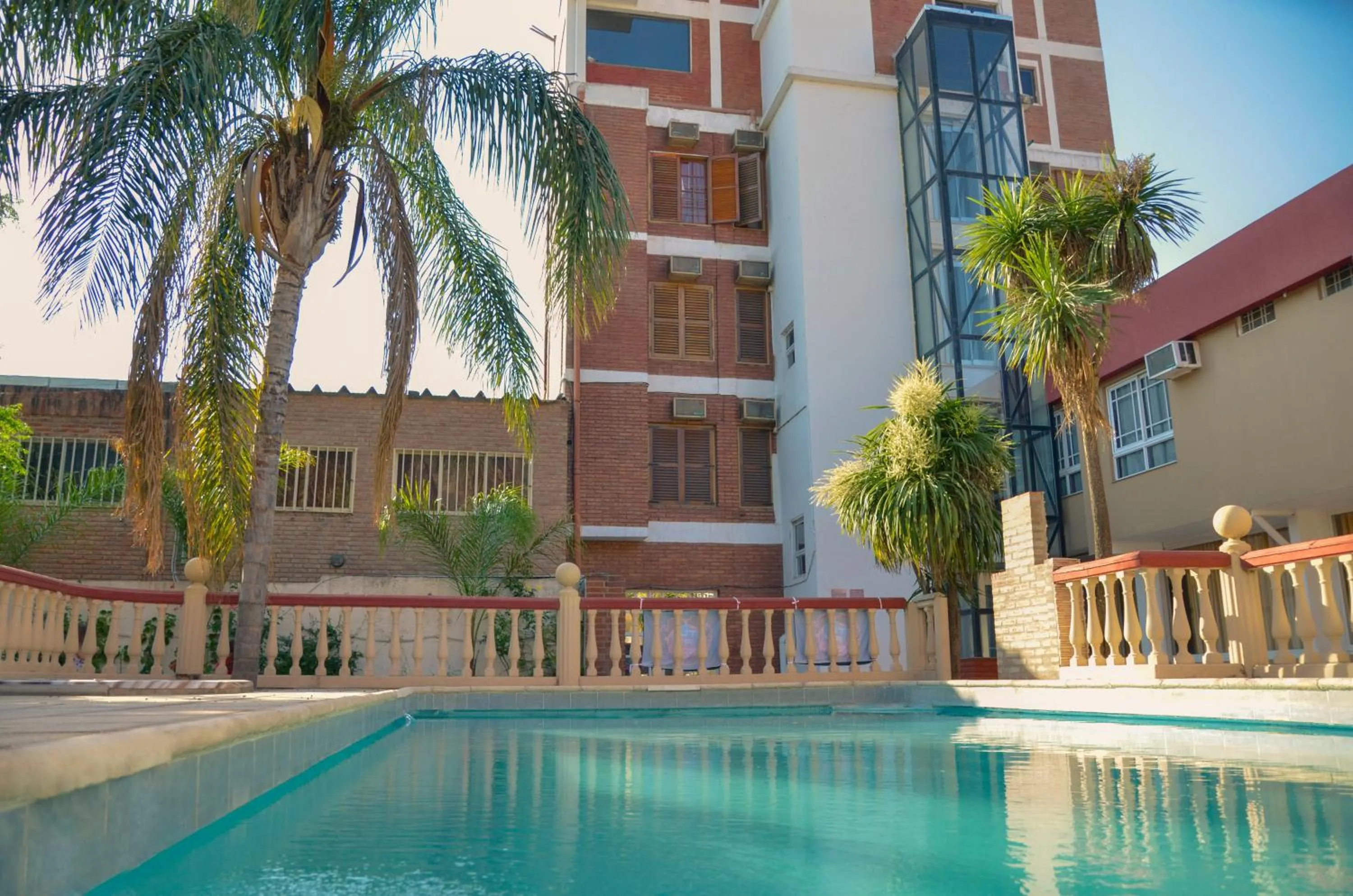 Swimming pool in Hotel Ananque