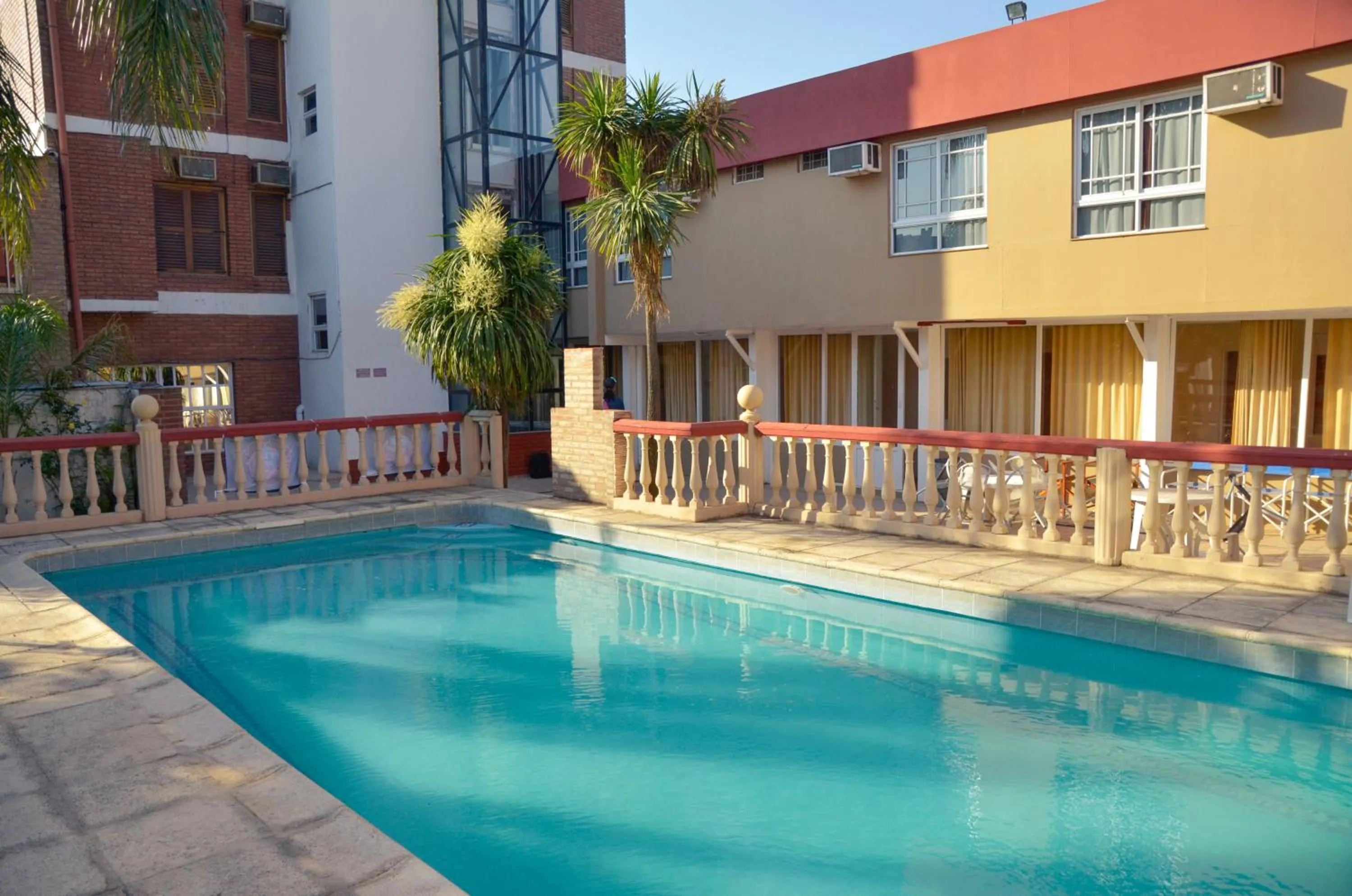 Swimming pool in Hotel Ananque