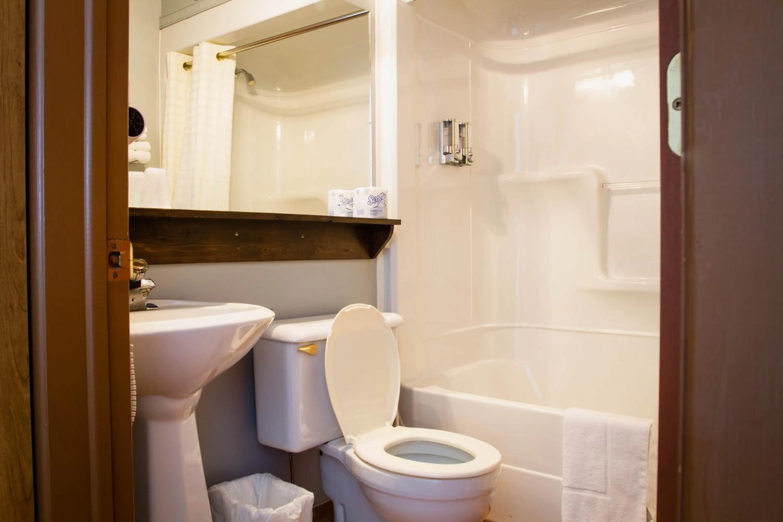 Bathroom in Auberge Du Lac Malcom