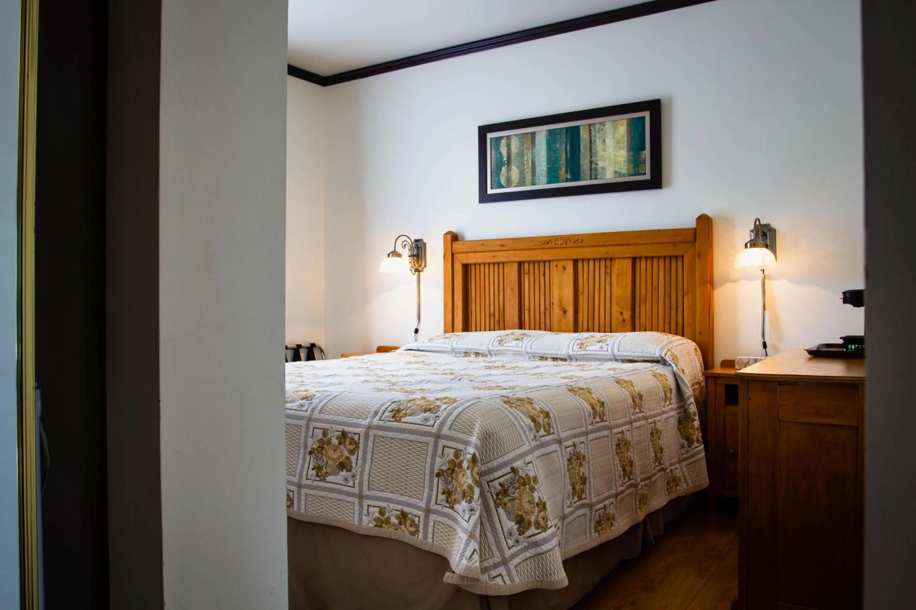 Bed in Auberge Du Lac Malcom