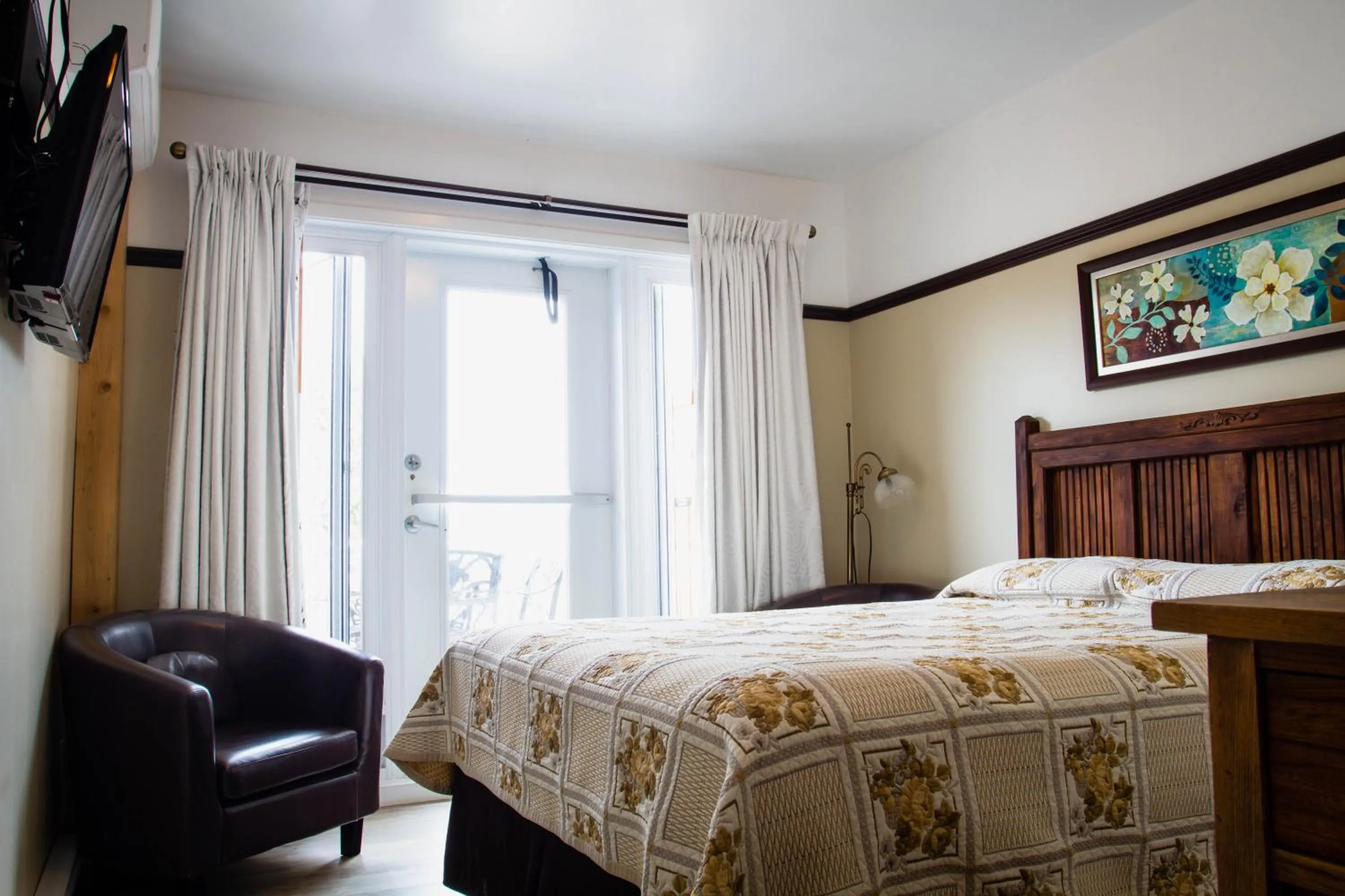 Bed in Auberge Du Lac Malcom