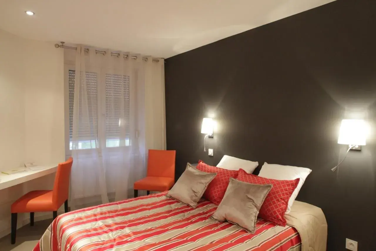 Comfort Double Room with Shower in Hostellerie Saint Germain Comfort Double Room with Shower in Hostellerie Saint Germain