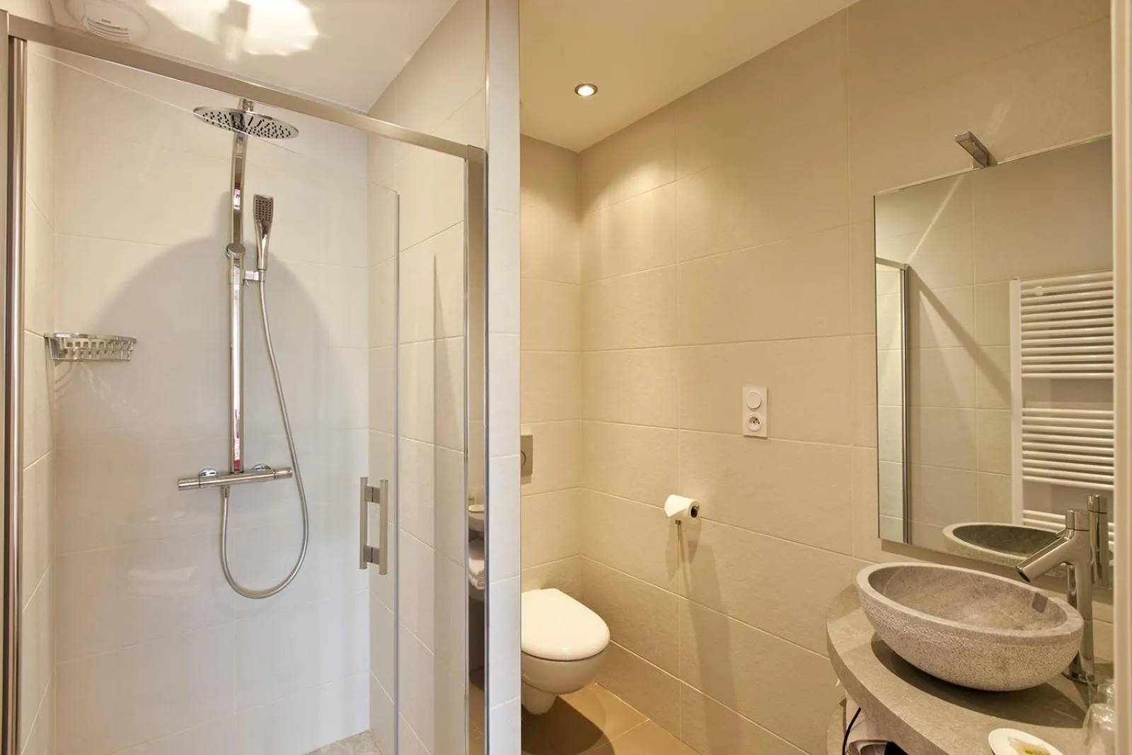 Comfort Double Room with Shower in Hostellerie Saint Germain