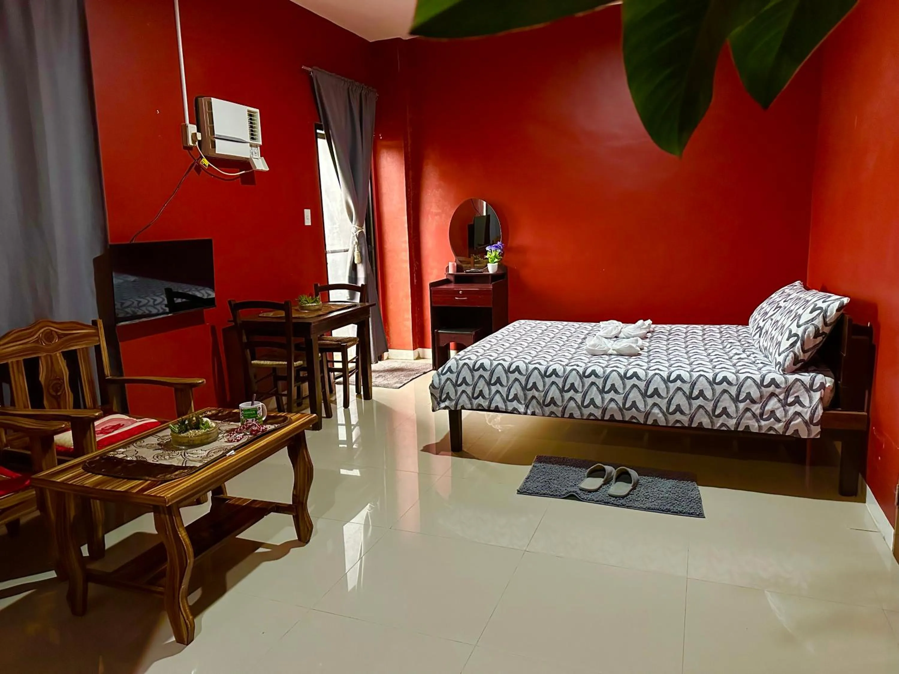 Bed in Rozay Travellers Inn