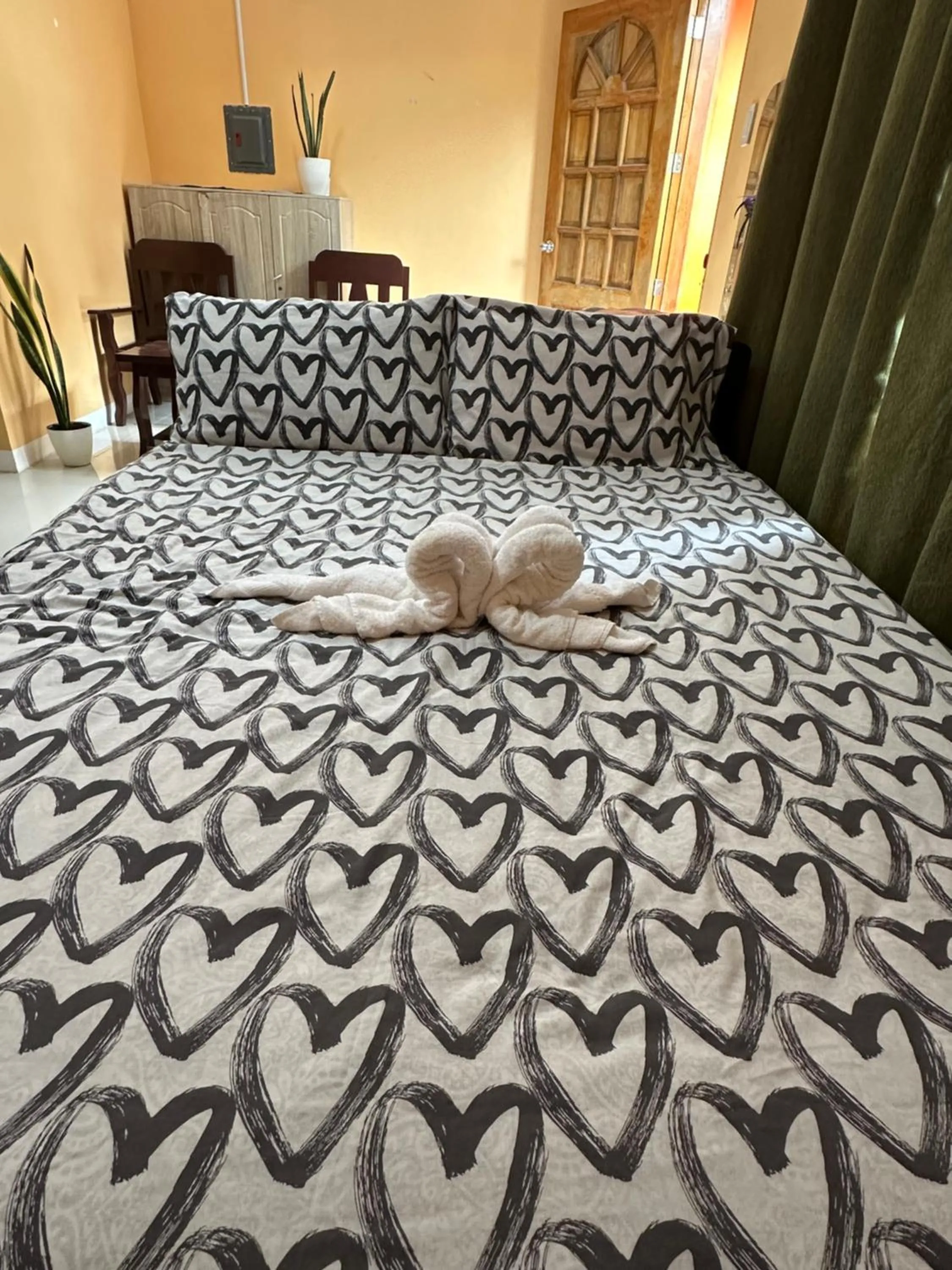 Bed in Rozay Travellers Inn