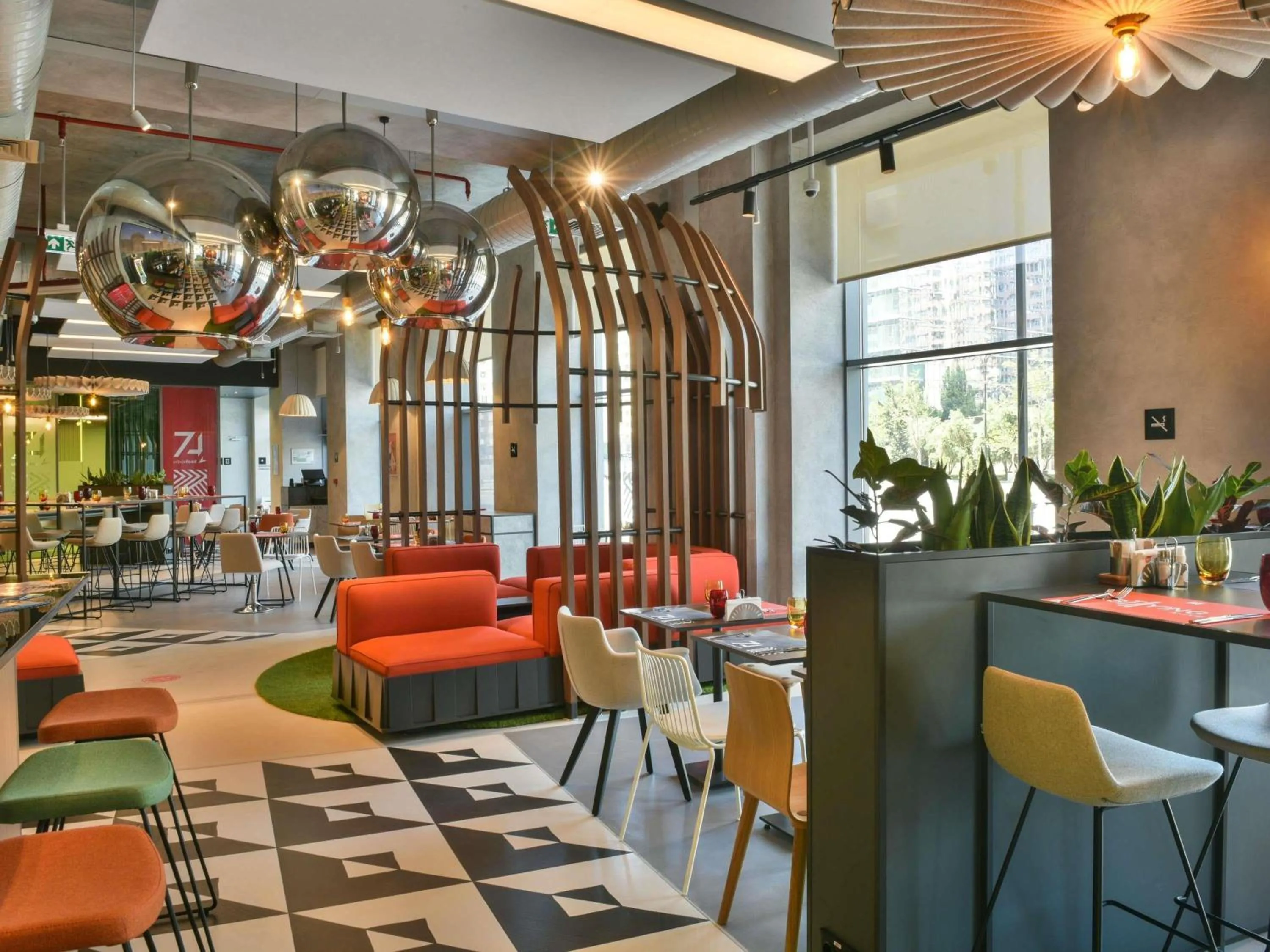 Lounge or bar in ibis Baku City