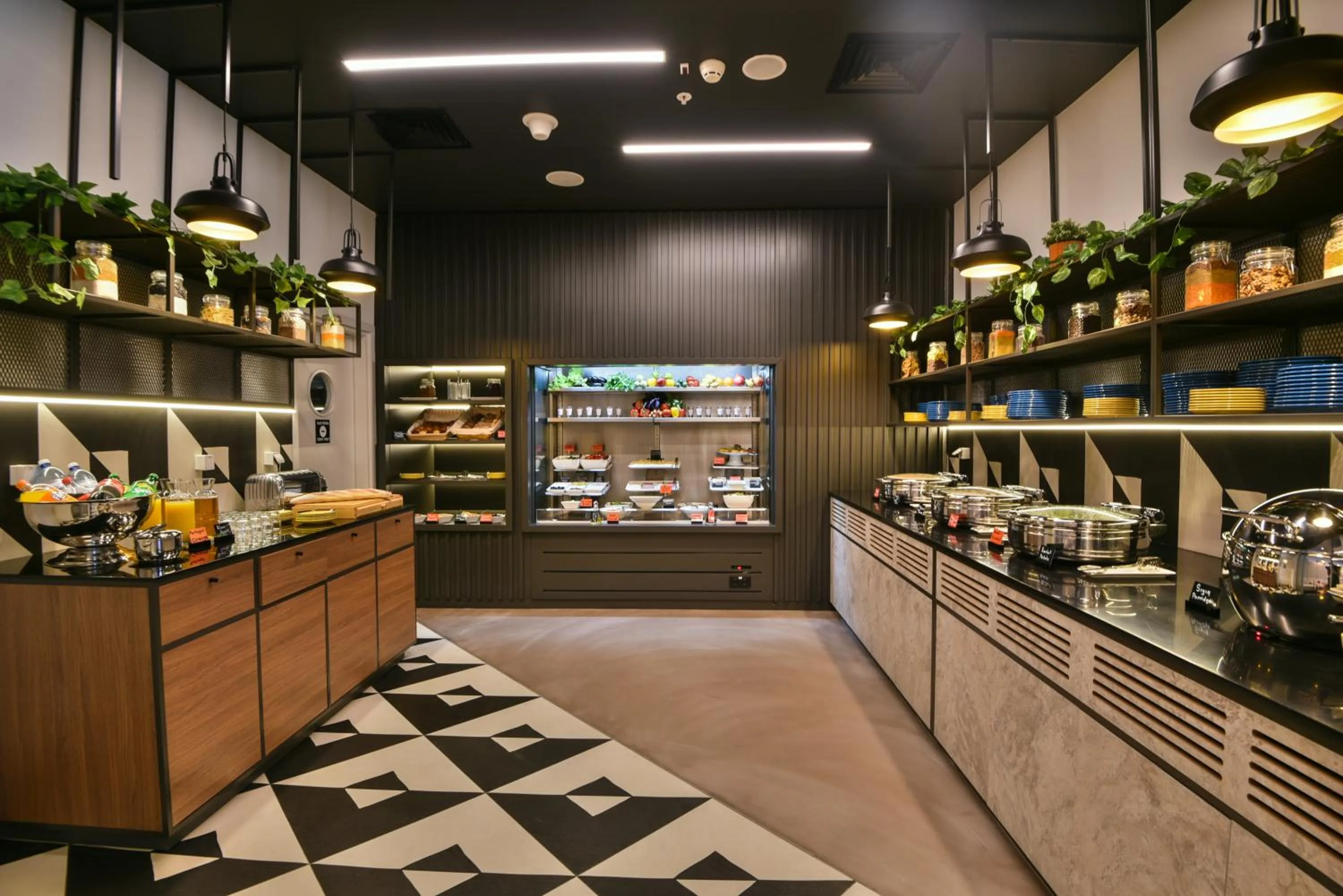 Restaurant/places to eat in ibis Baku City