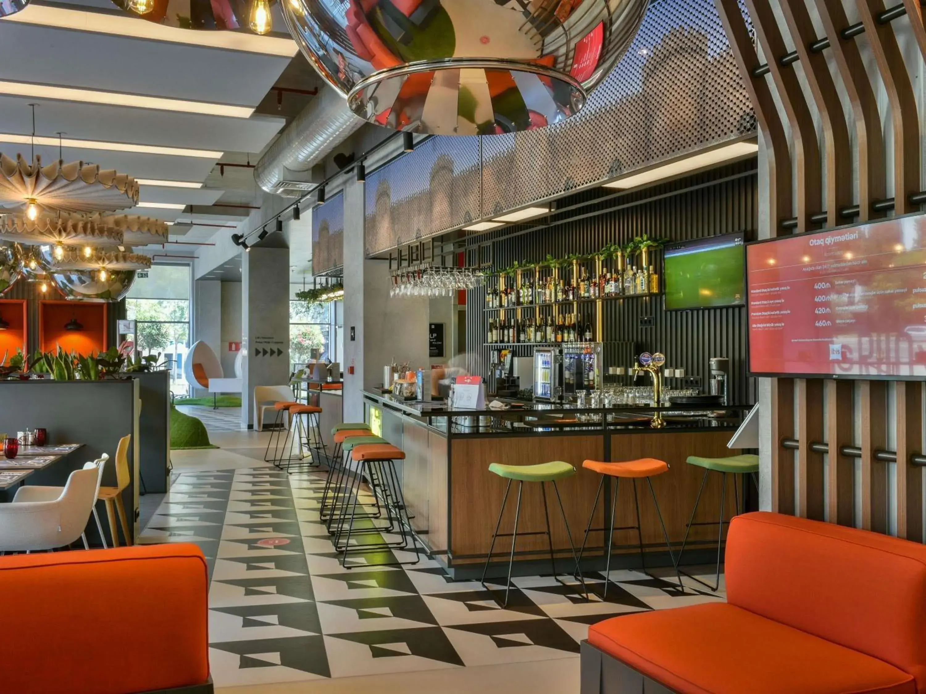 Lounge or bar in ibis Baku City Lounge or bar in ibis Baku City