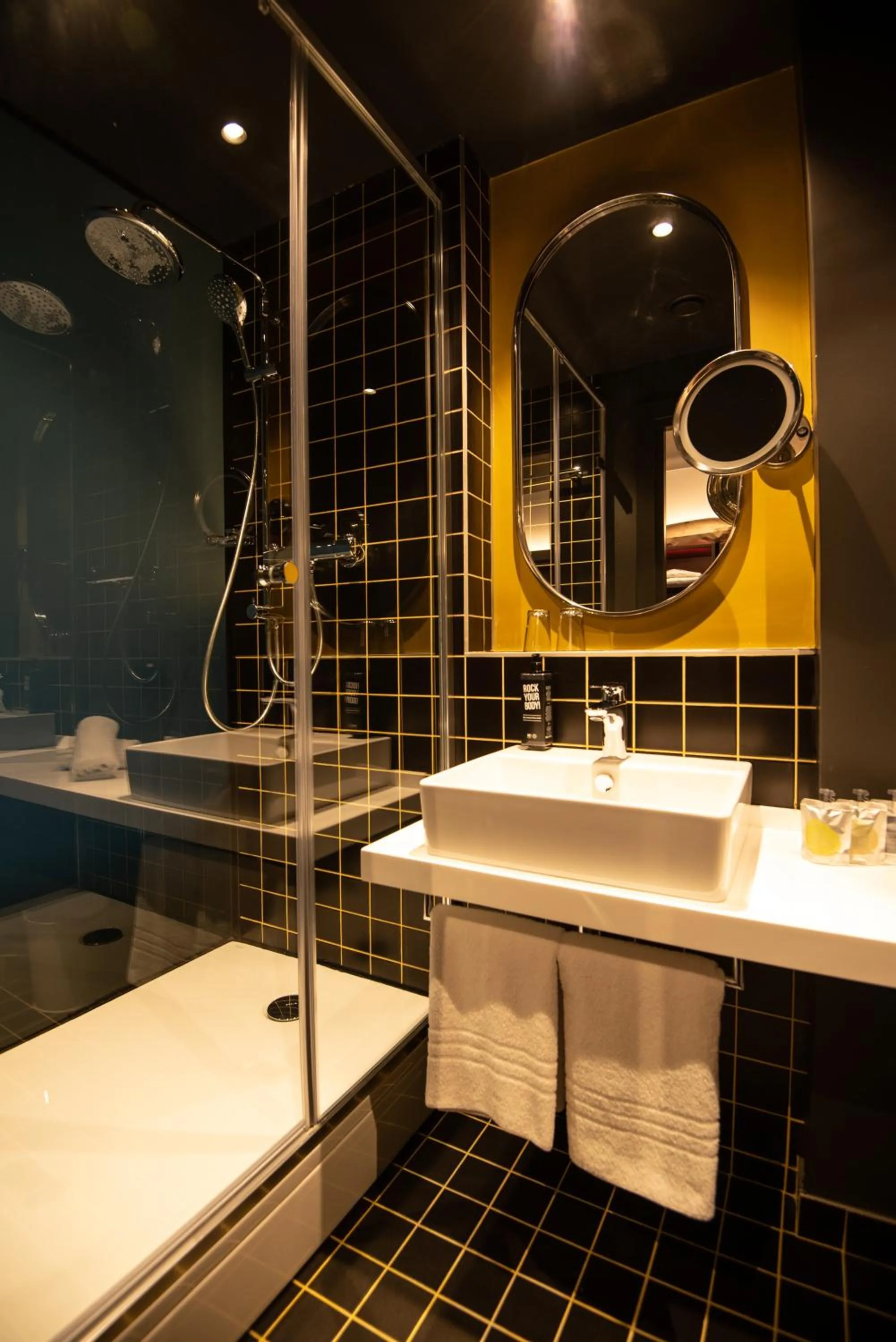 Shower in ibis Baku City