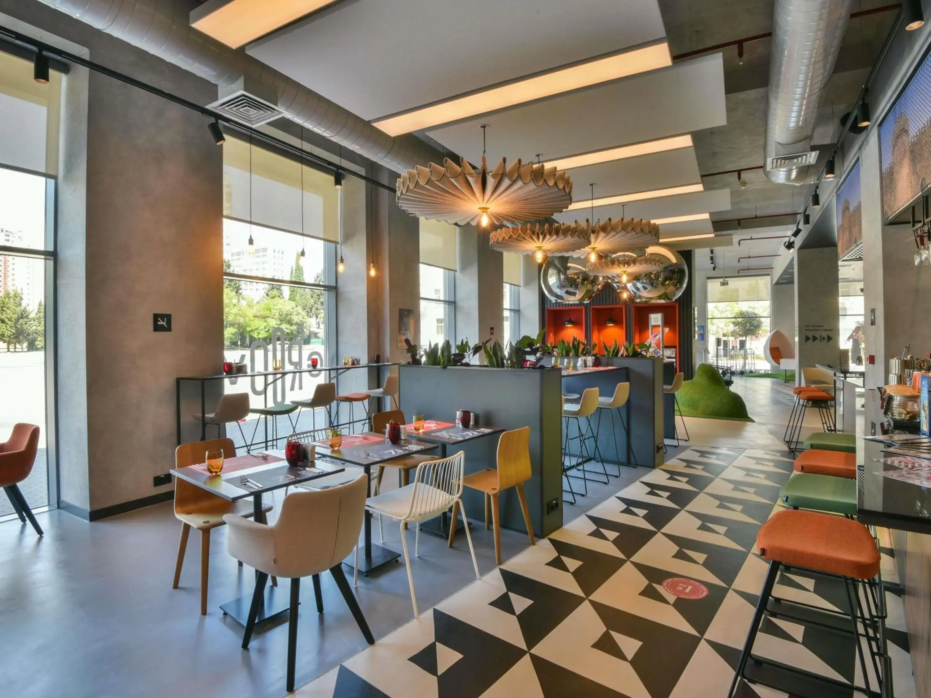 Lounge or bar in ibis Baku City Lounge or bar in ibis Baku City