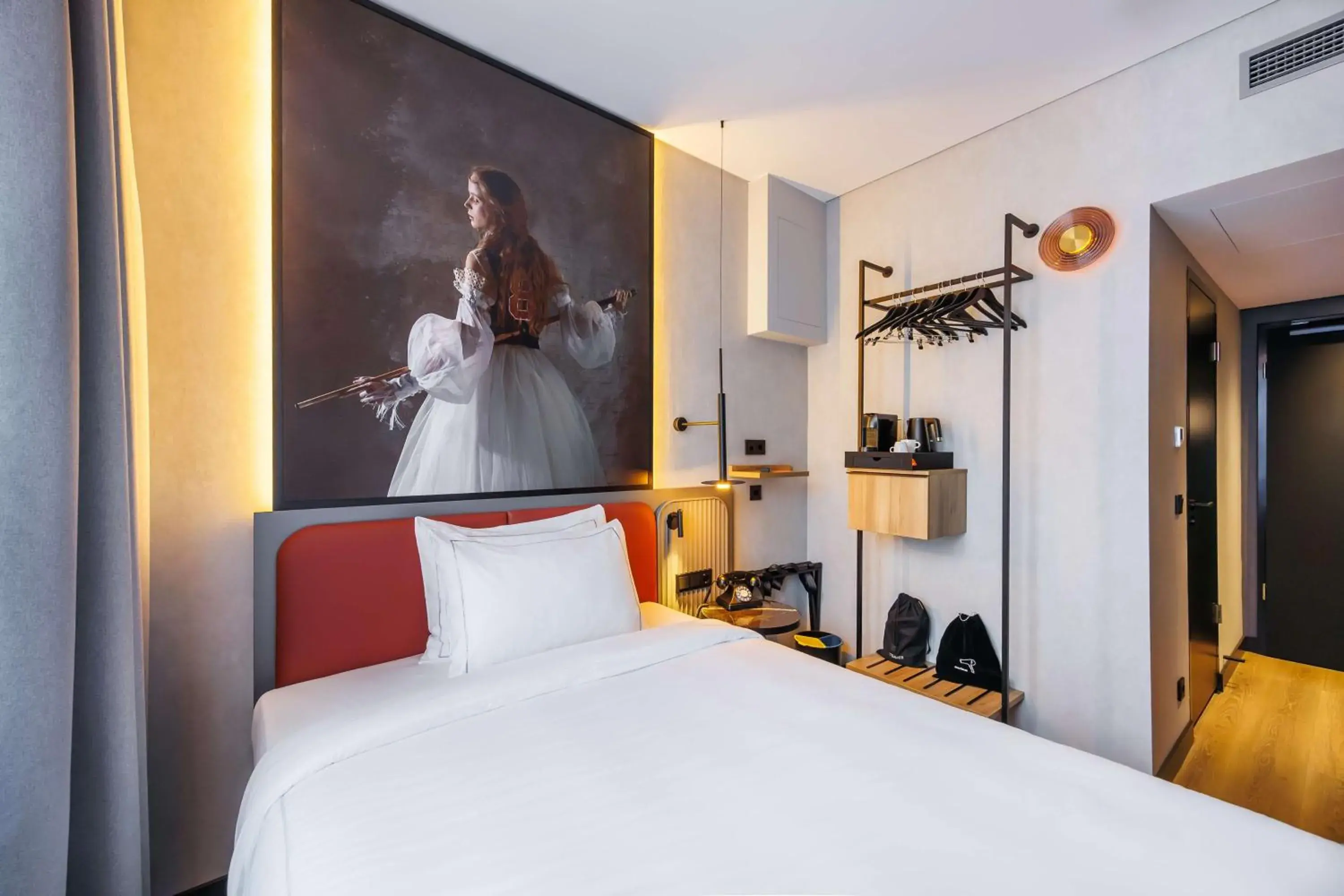 Standard Single Room in Radisson RED Berlin Kudamm Standard Single Room in Radisson RED Berlin Kudamm